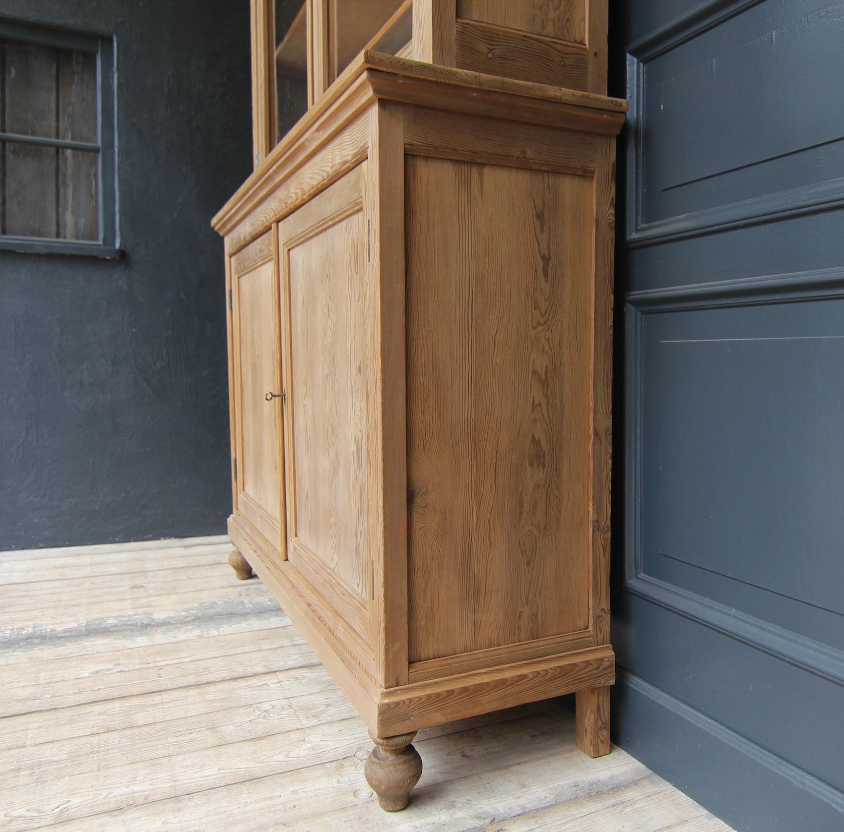 Early 20th Century French Bookcase Cabinet 8
