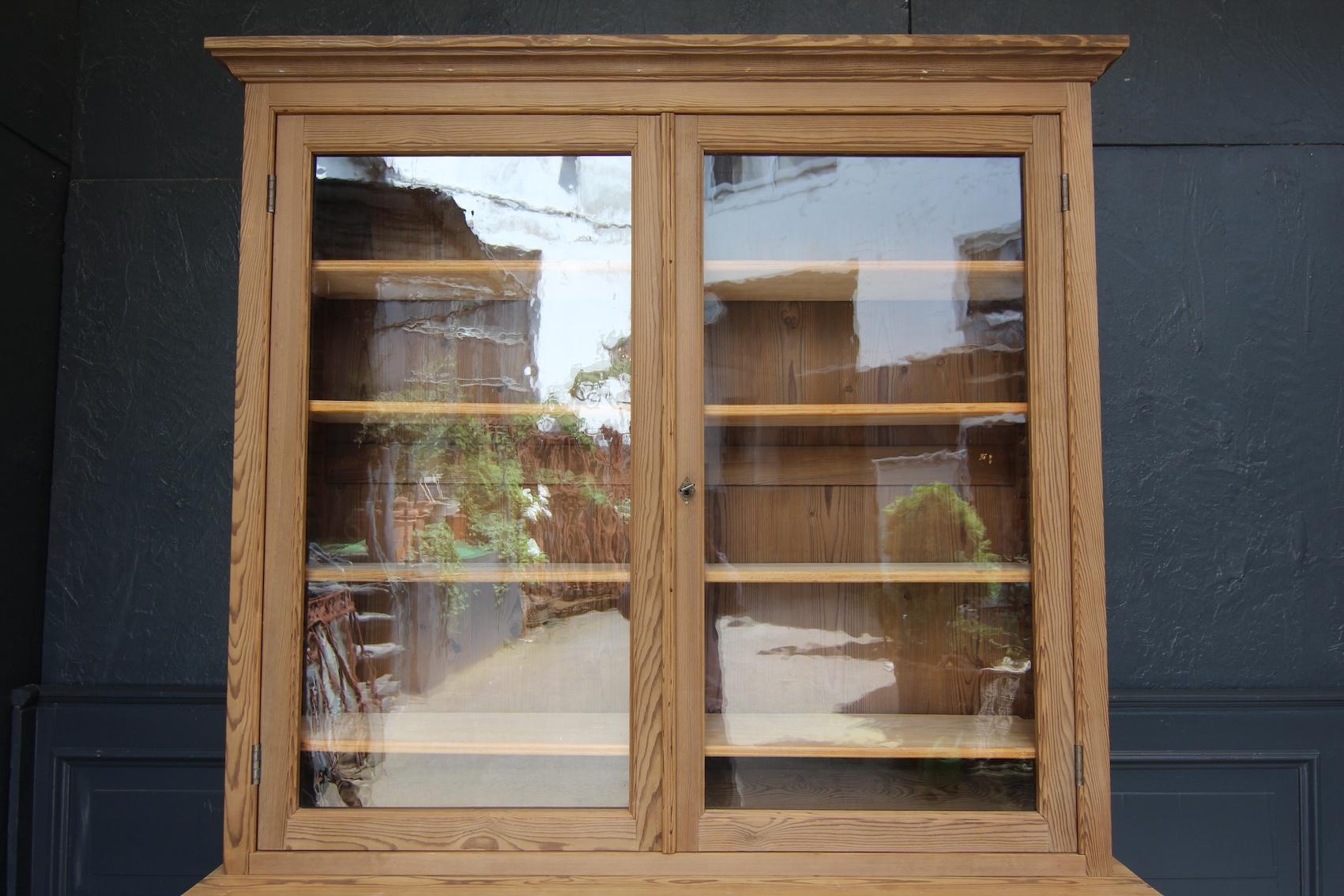 Early 20th Century French Bookcase Cabinet 10