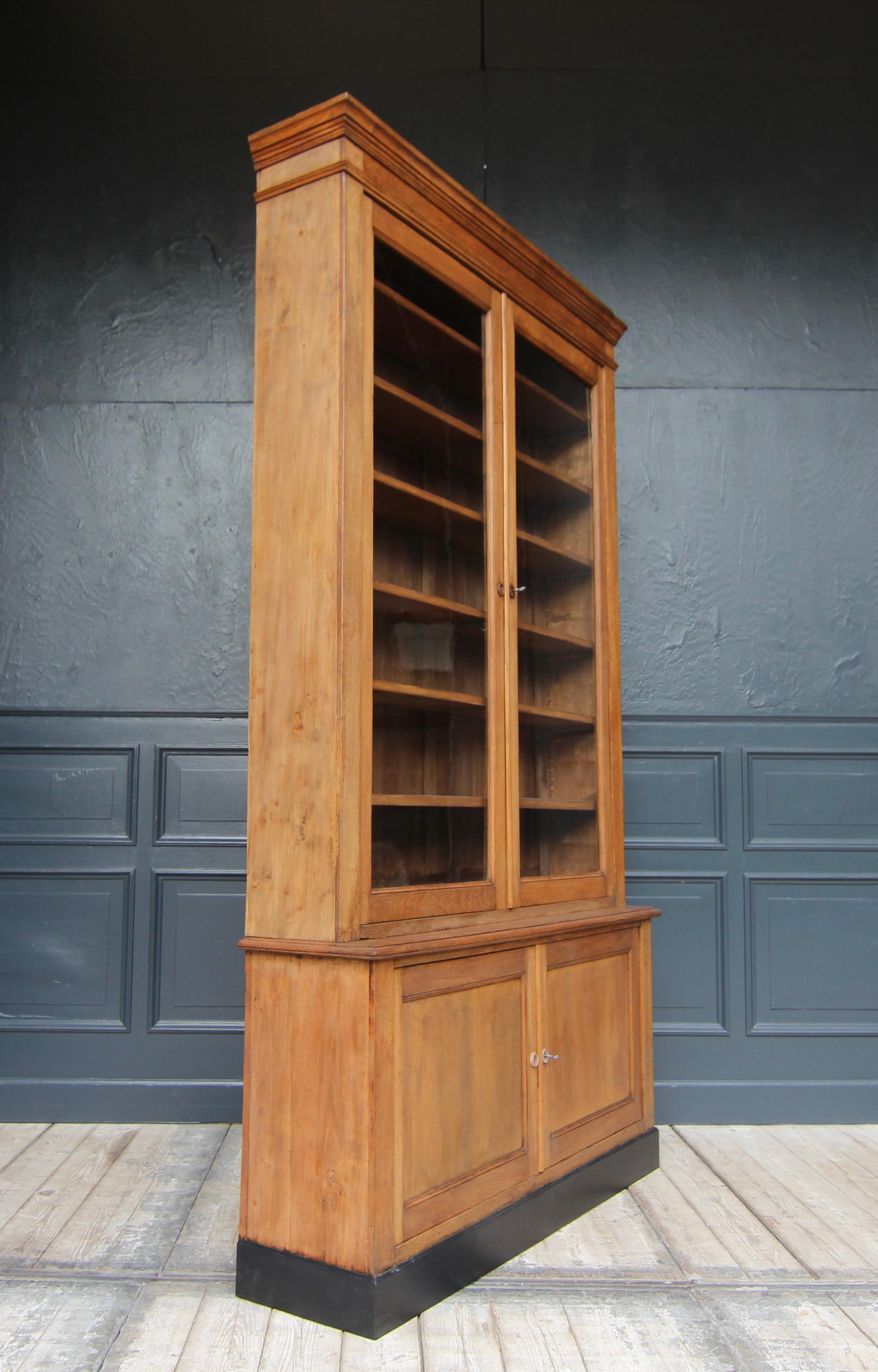 Early 20th Century French Bookcase Cabinet 15