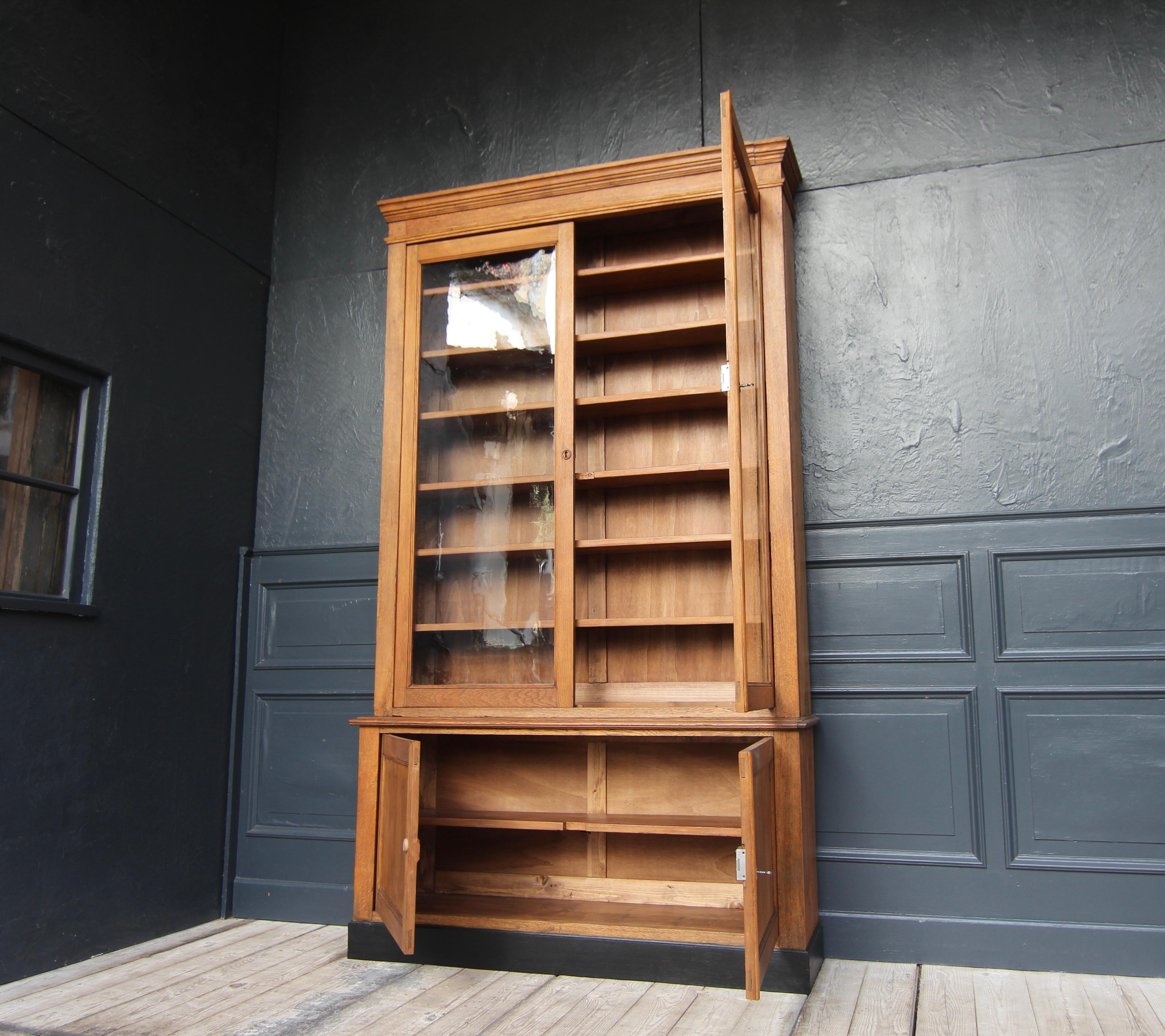 Oak Early 20th Century French Bookcase Cabinet