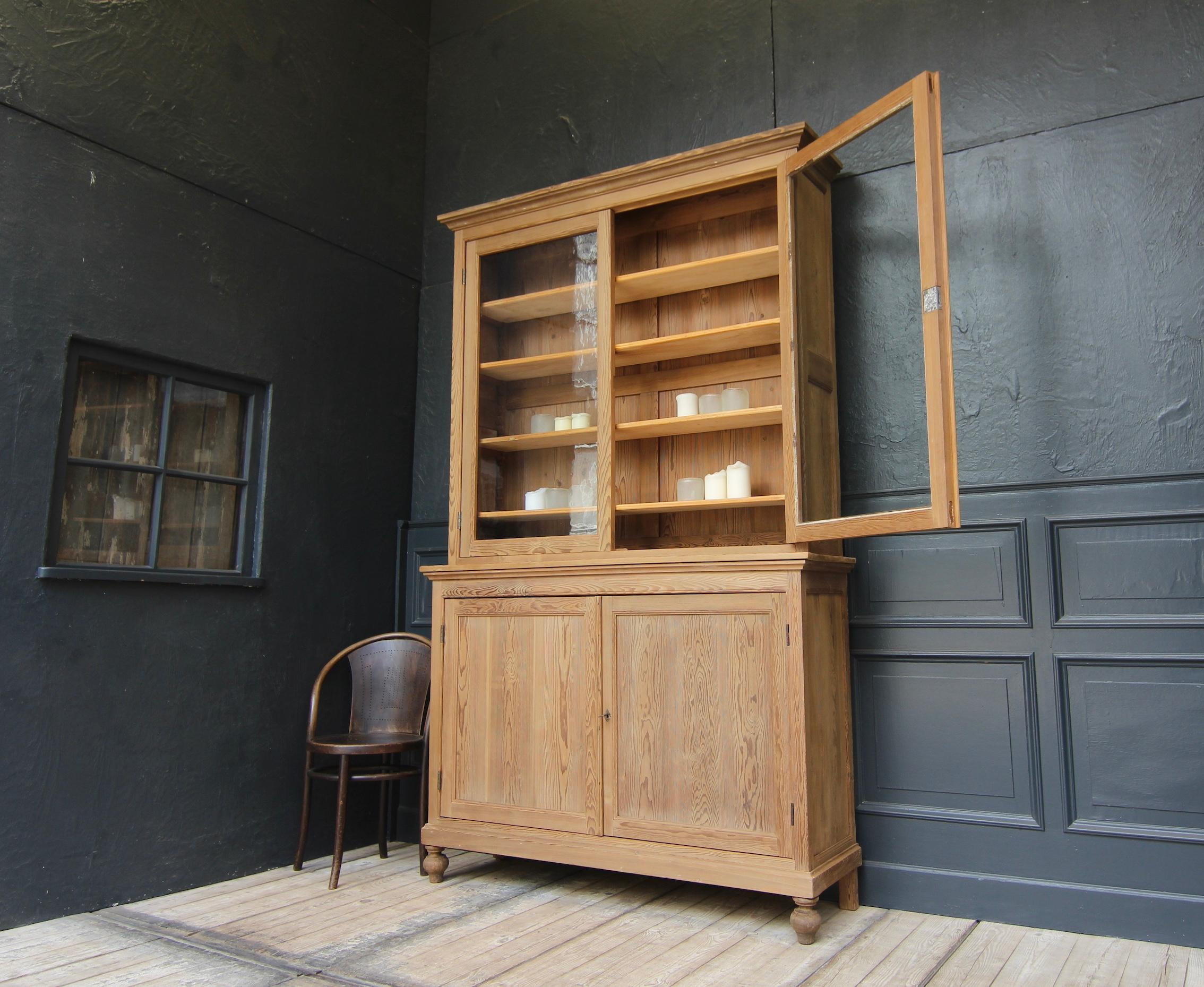 Early 20th Century French Bookcase Cabinet 1