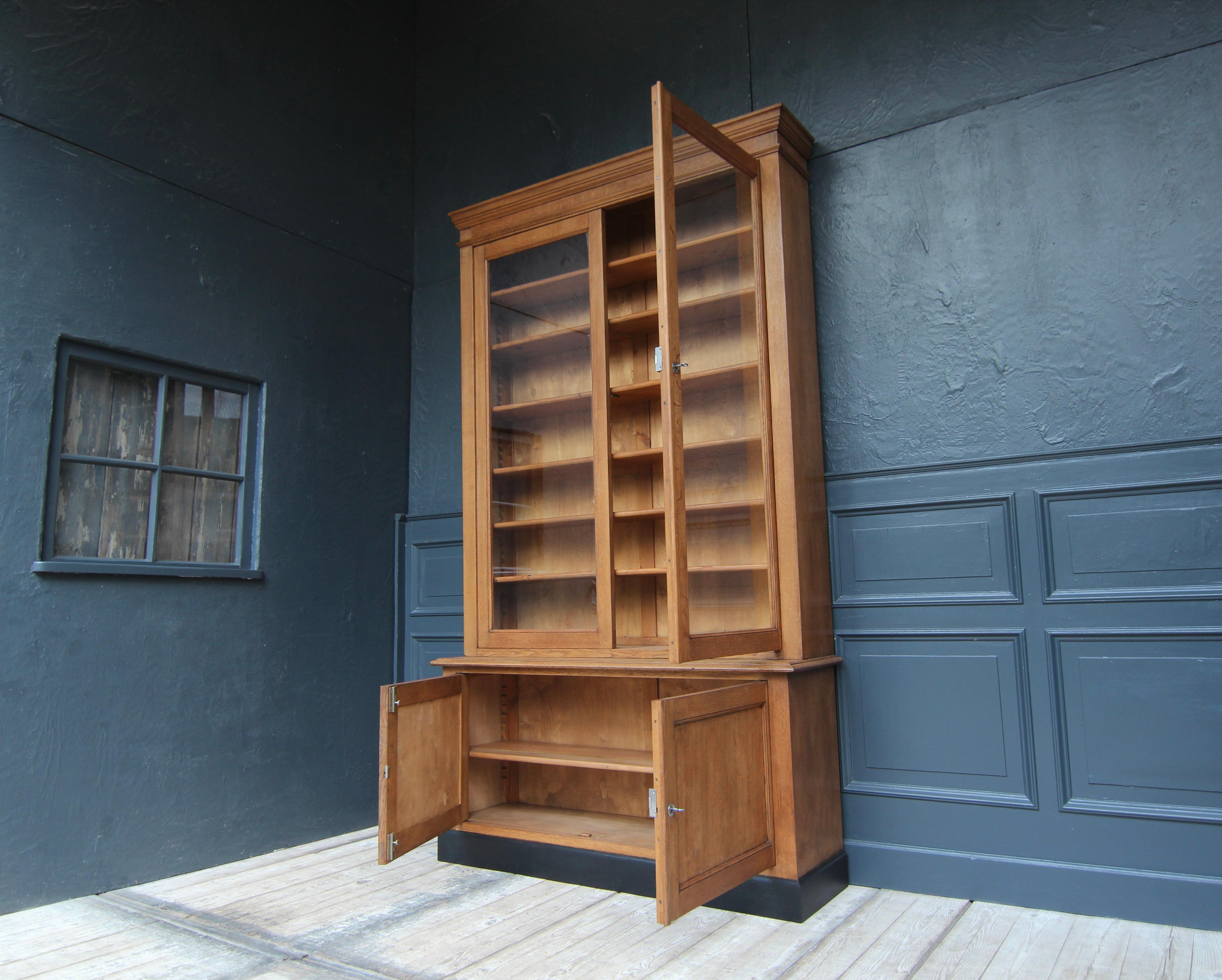 Early 20th Century French Bookcase Cabinet 3