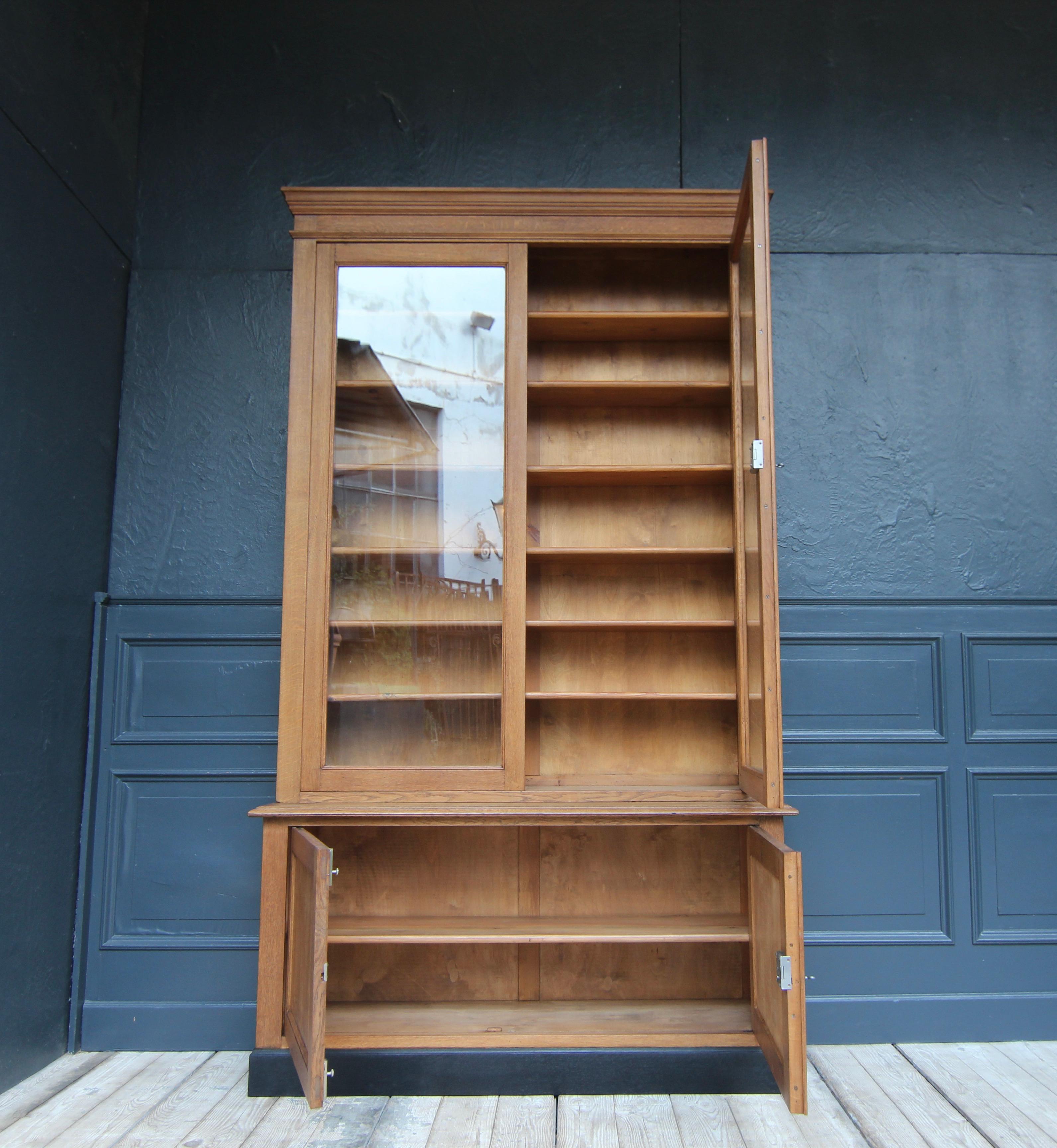 Early 20th Century French Bookcase Cabinet 4