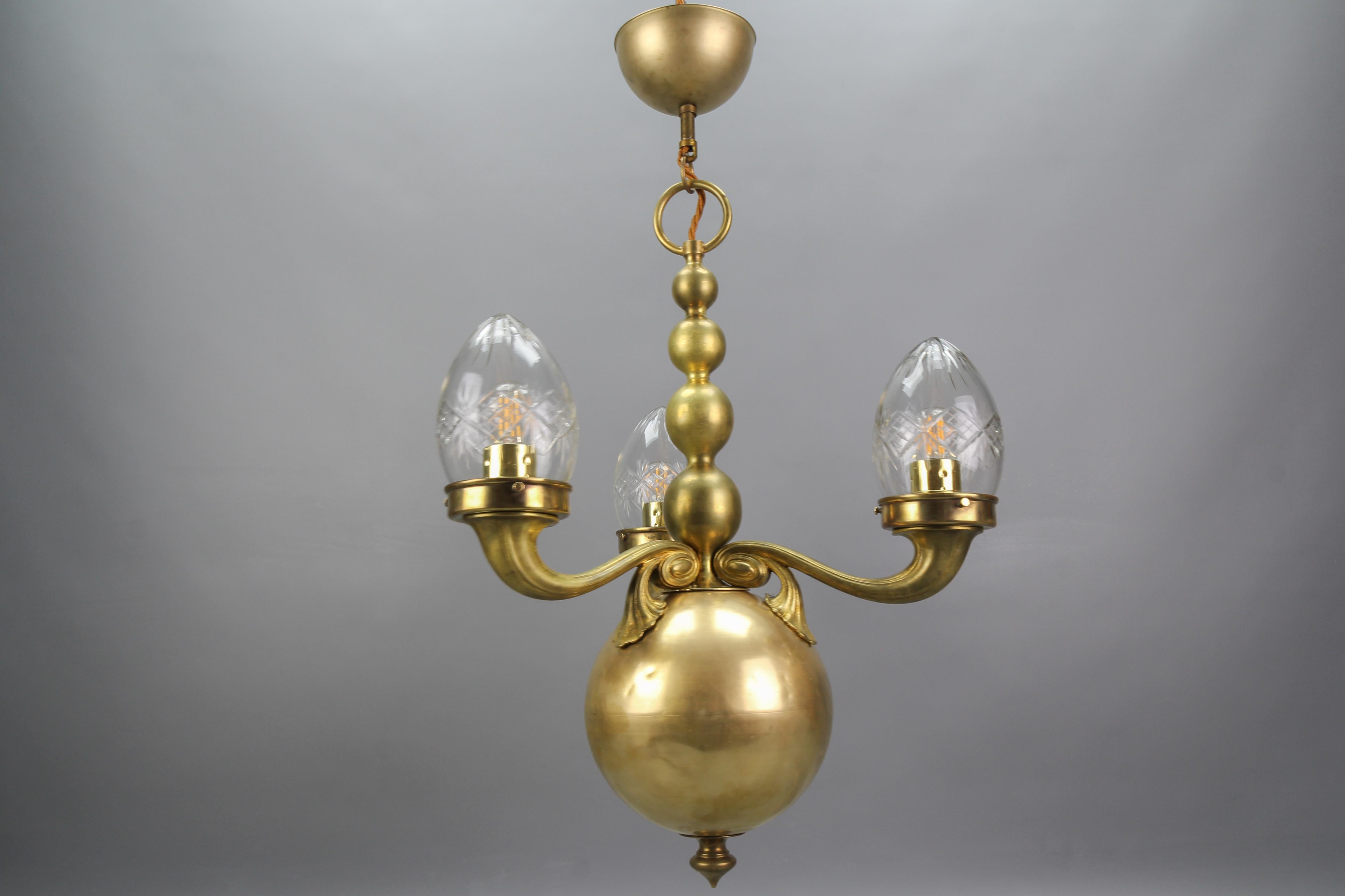 Early 20th Century French Brass and Clear Cut Glass Three-Light Chandelier 6