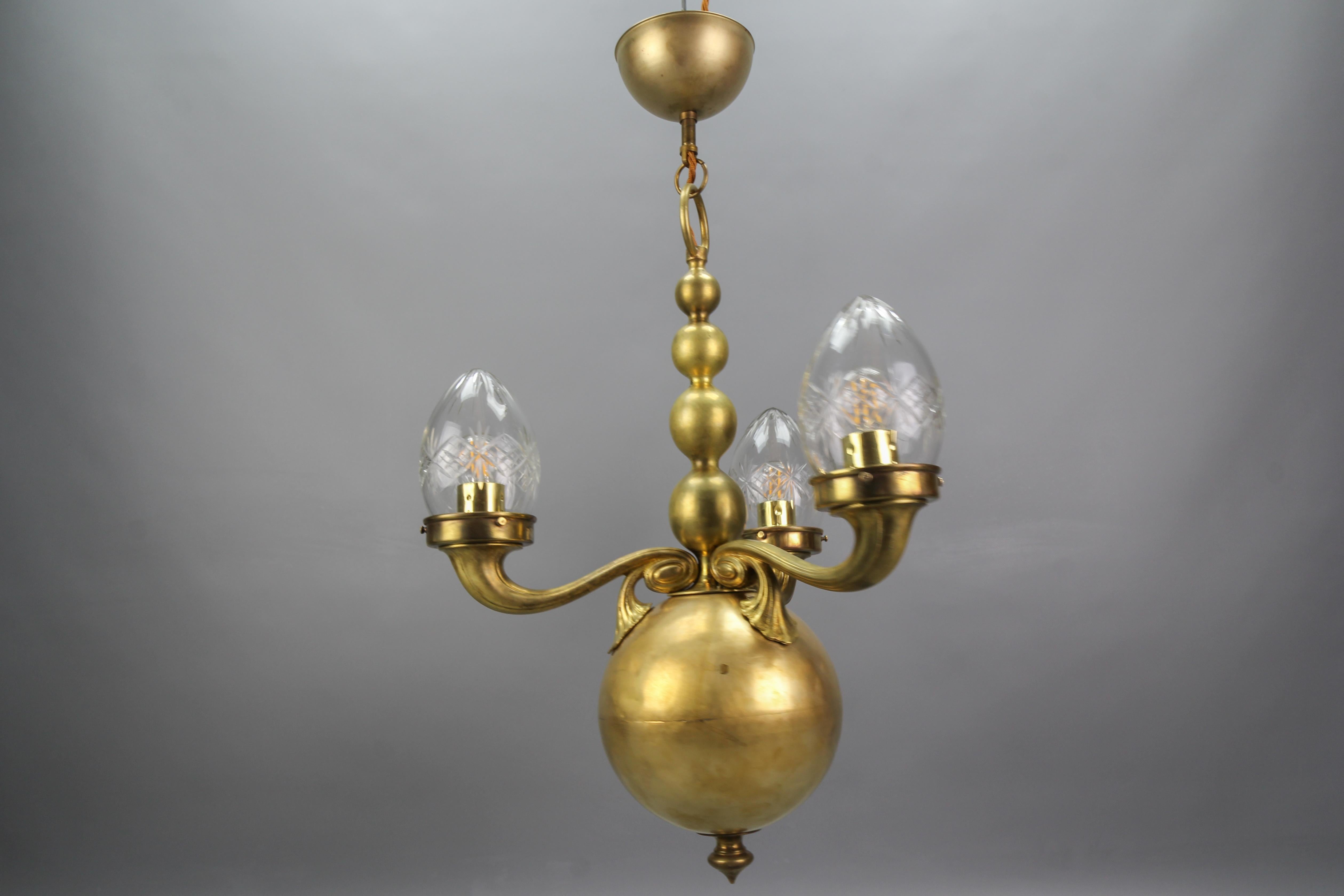 Early 20th Century French Brass and Clear Cut Glass Three-Light Chandelier 7