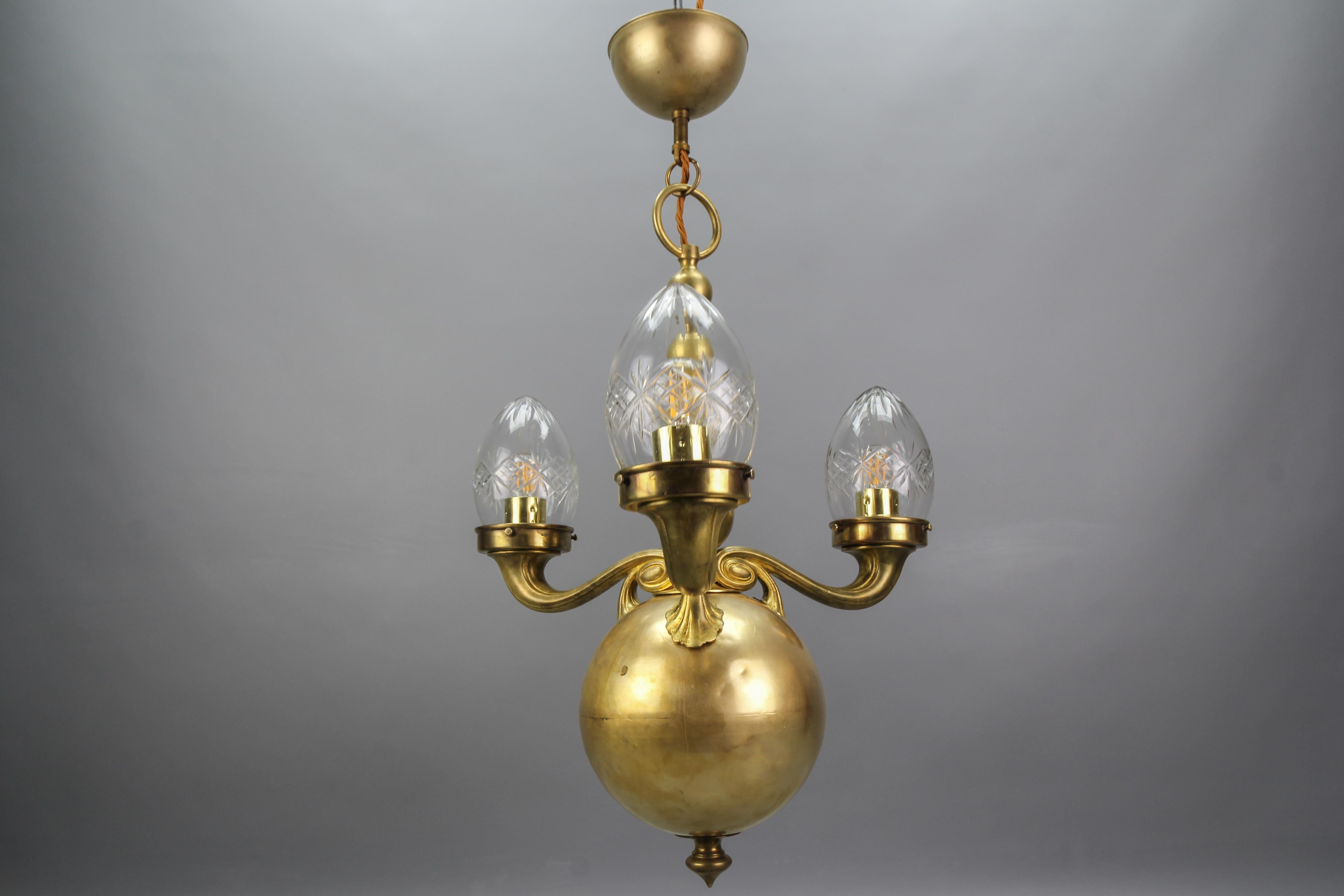 Early 20th Century French Brass and Clear Cut Glass Three-Light Chandelier 8