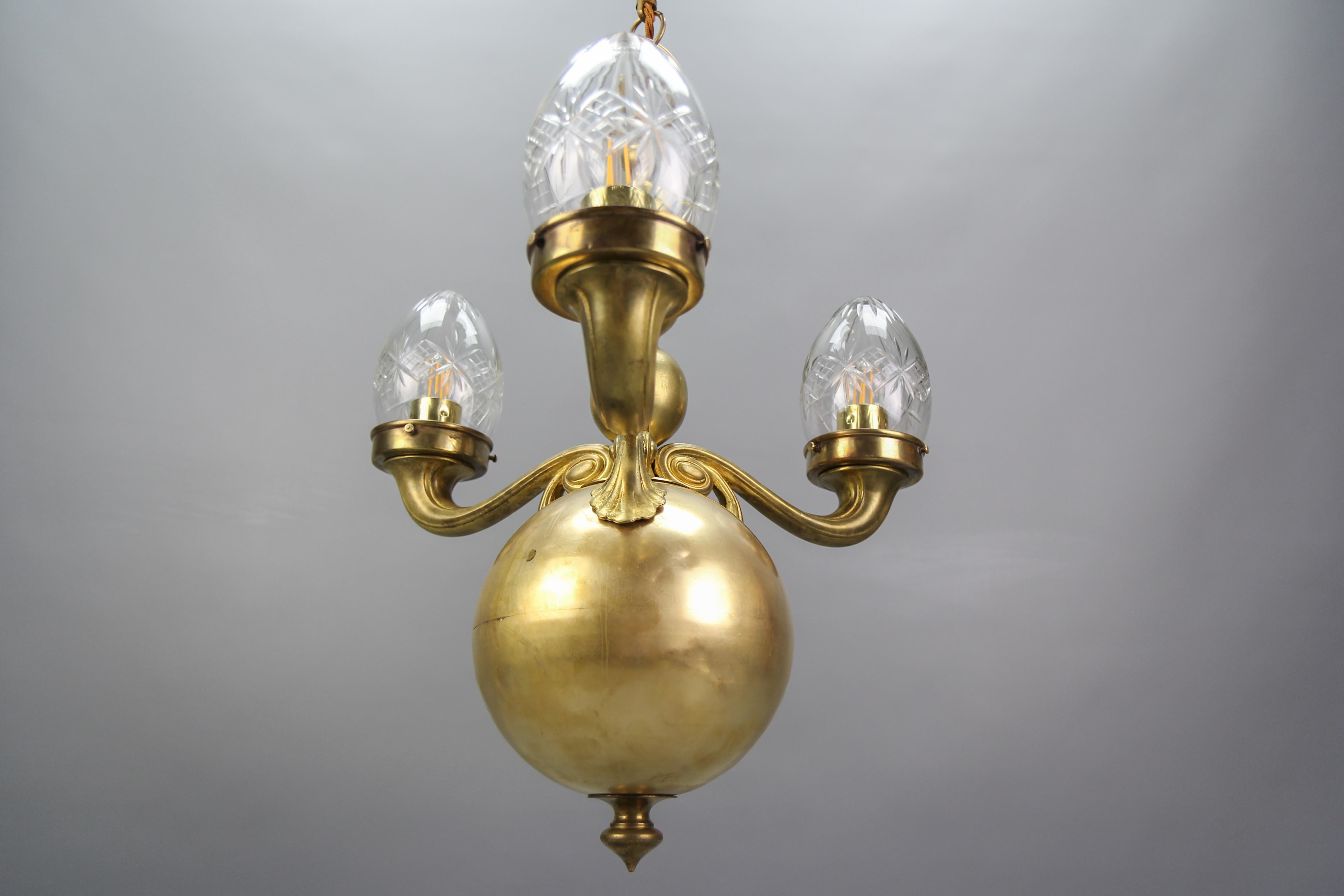 Early 20th Century French Brass and Clear Cut Glass Three-Light Chandelier 9