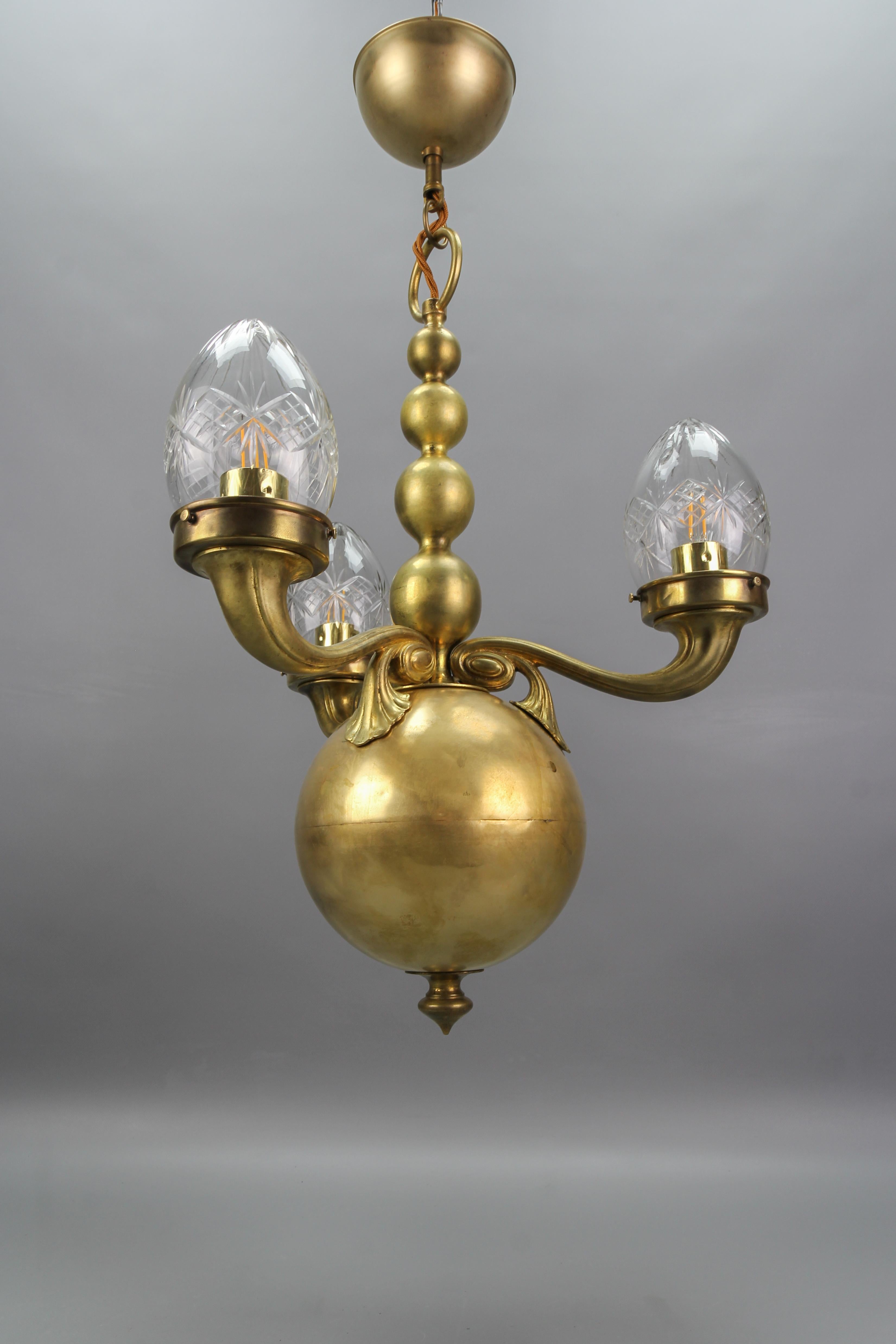 Early 20th Century French Brass and Clear Cut Glass Three-Light Chandelier 16