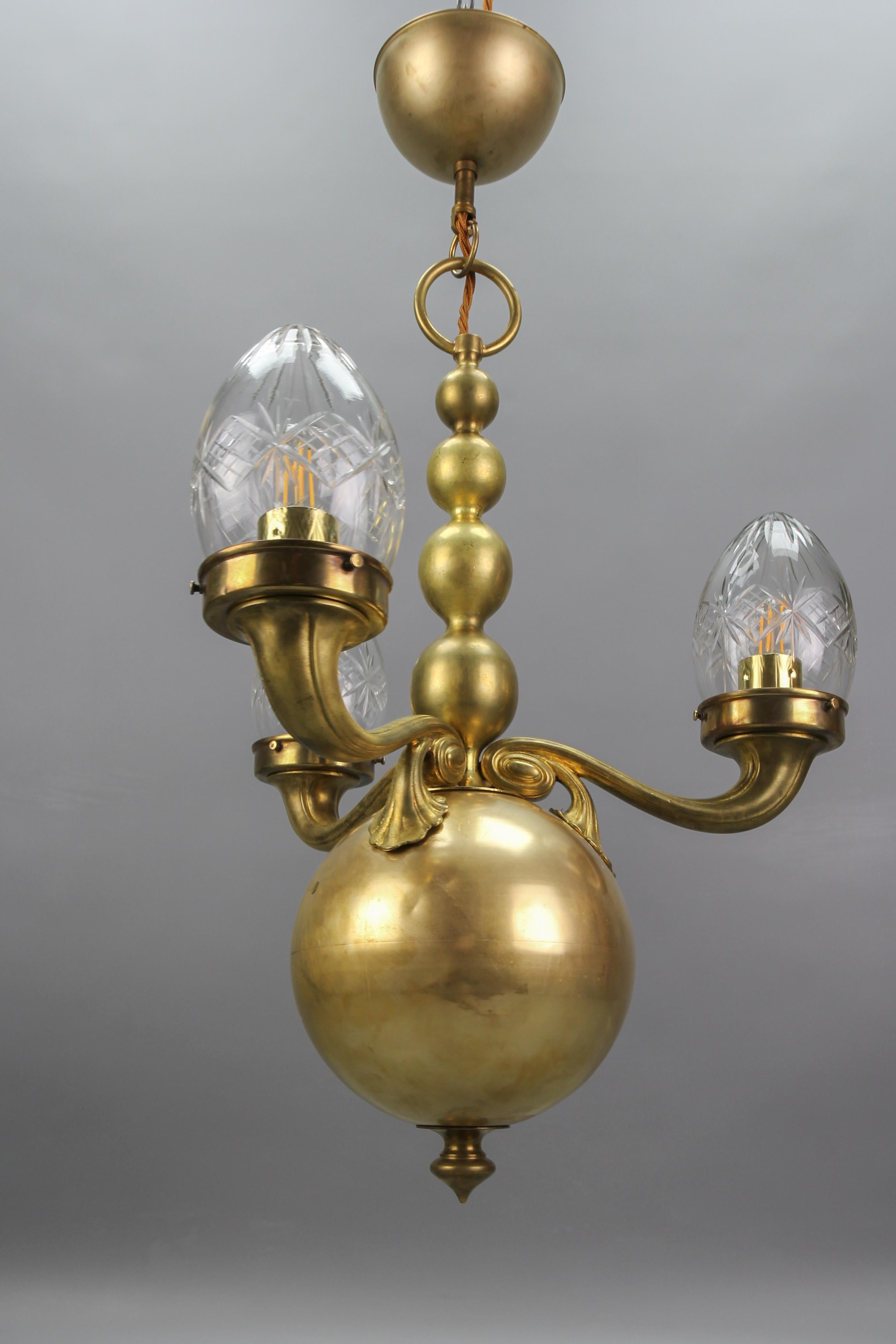Baroque Early 20th Century French Brass and Clear Cut Glass Three-Light Chandelier