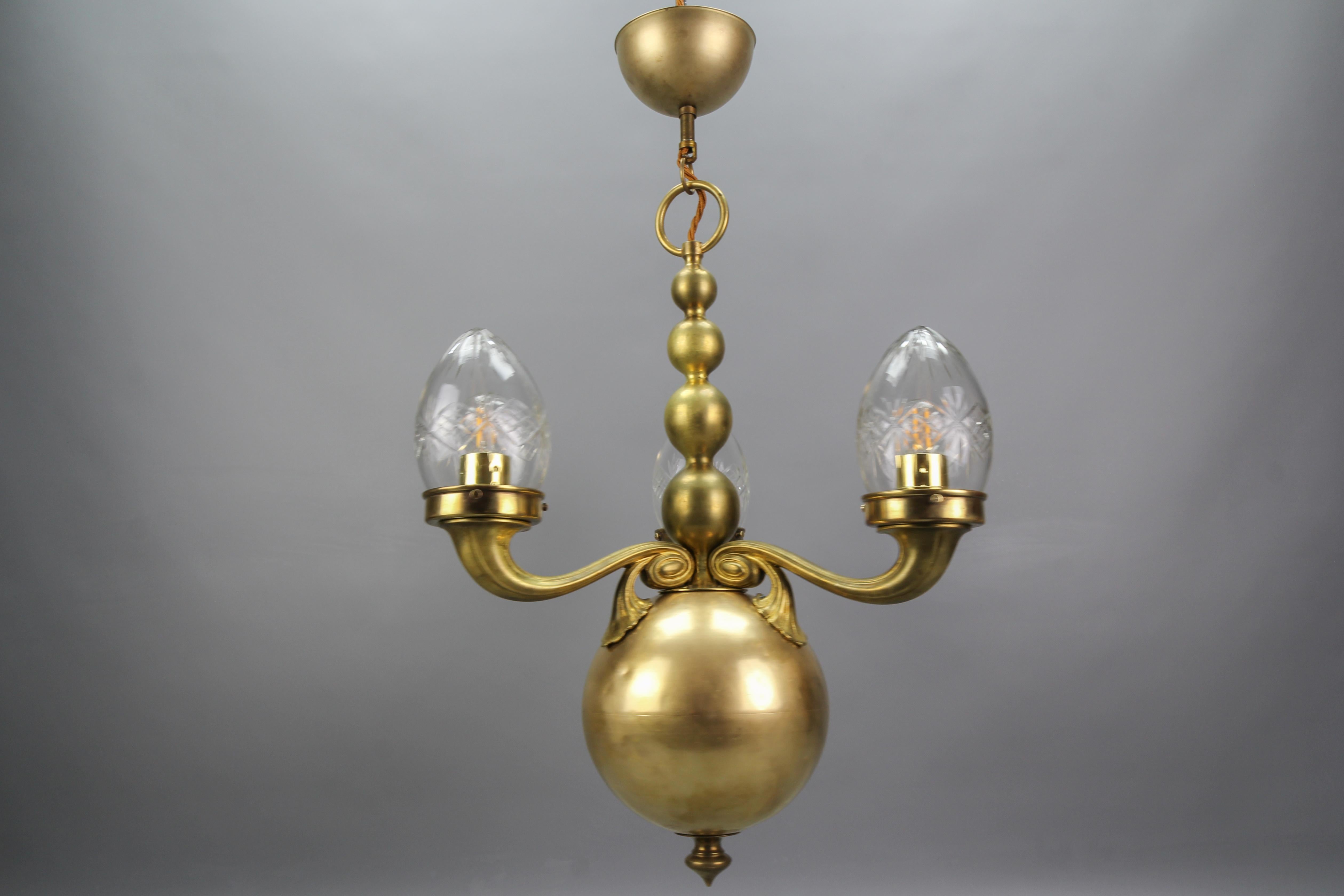 Early 20th Century French Brass and Clear Cut Glass Three-Light Chandelier 5
