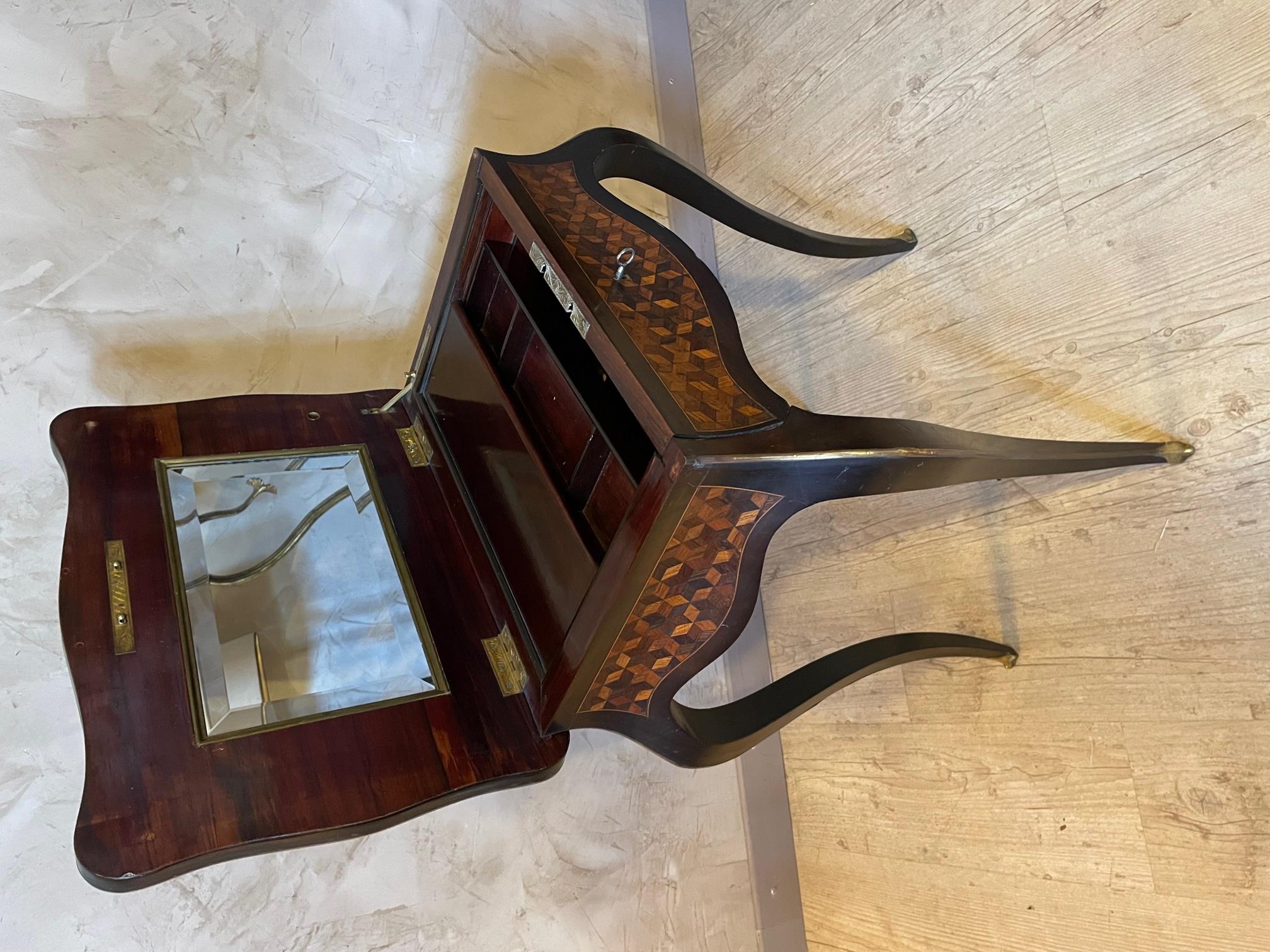 Early 20th Century French Brass and Marquetry Opening Table, 1900s For Sale 9