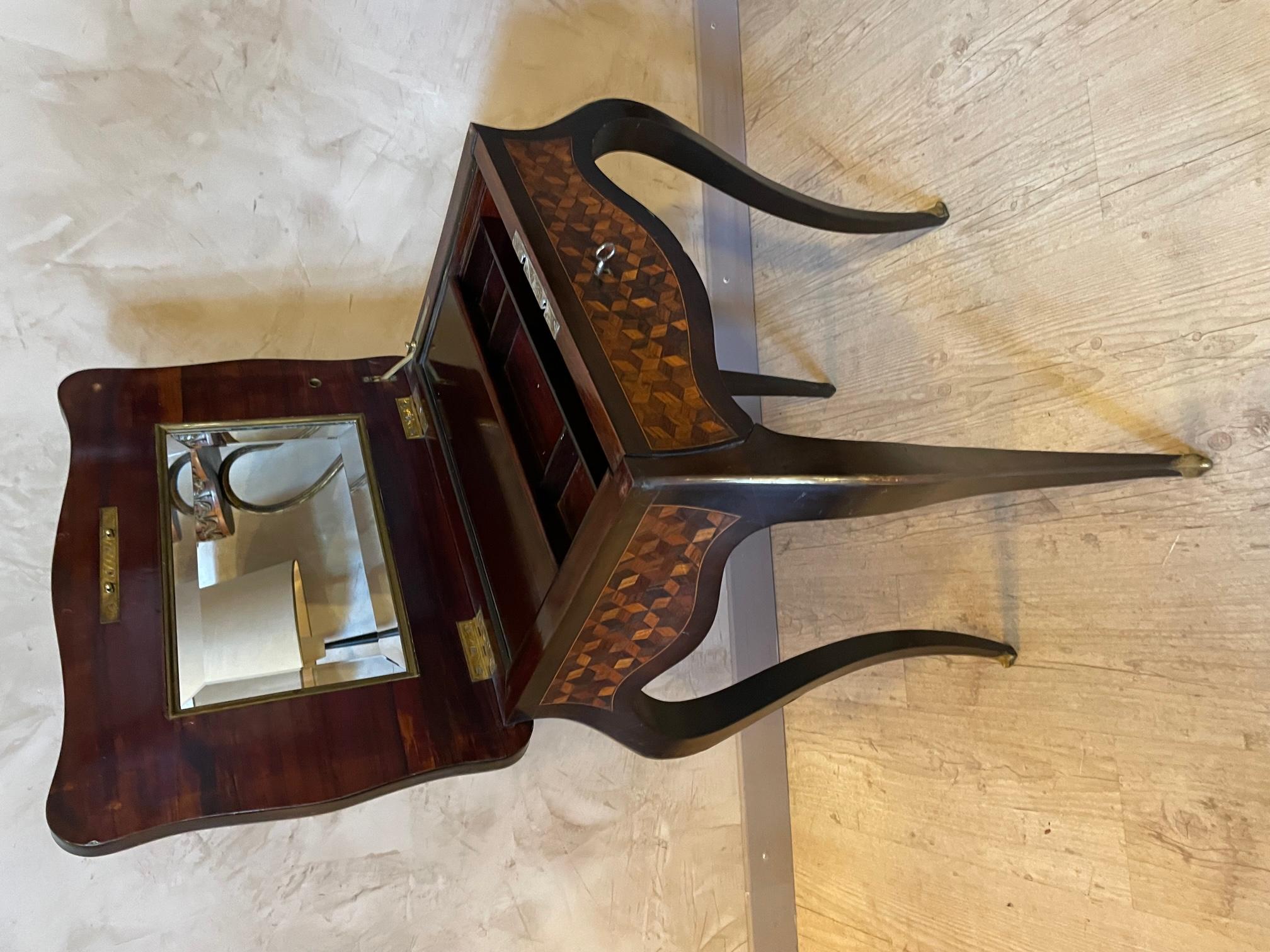 Early 20th Century French Brass and Marquetry Opening Table, 1900s For Sale 10