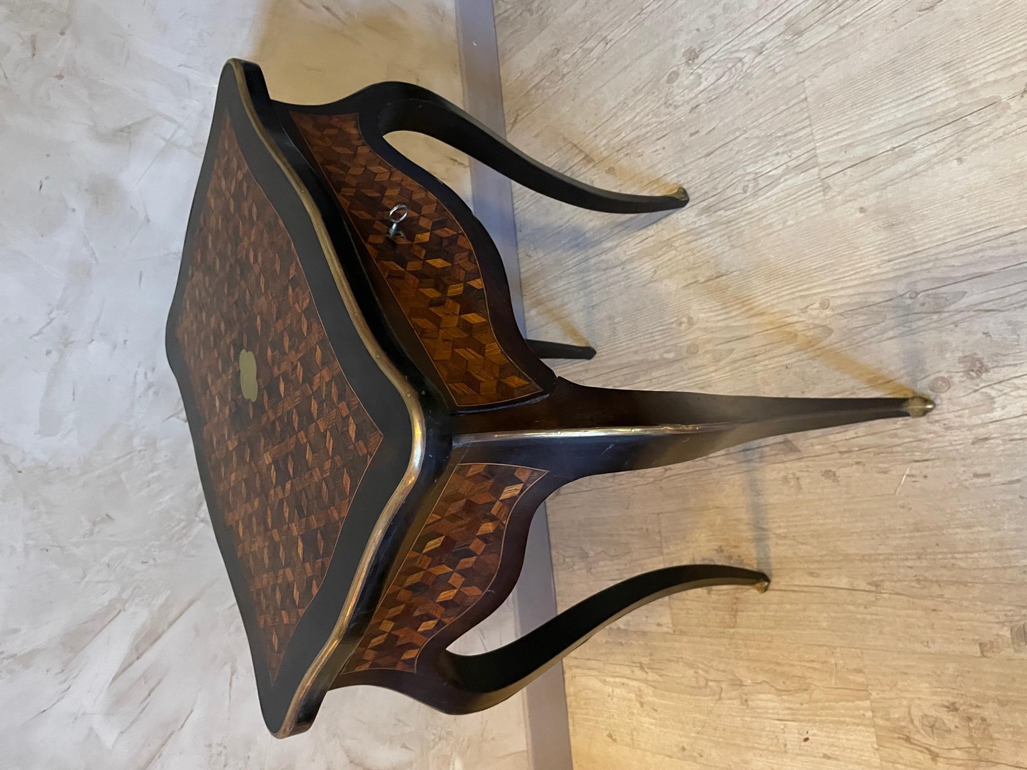Early 20th Century French Brass and Marquetry Opening Table, 1900s For Sale 11