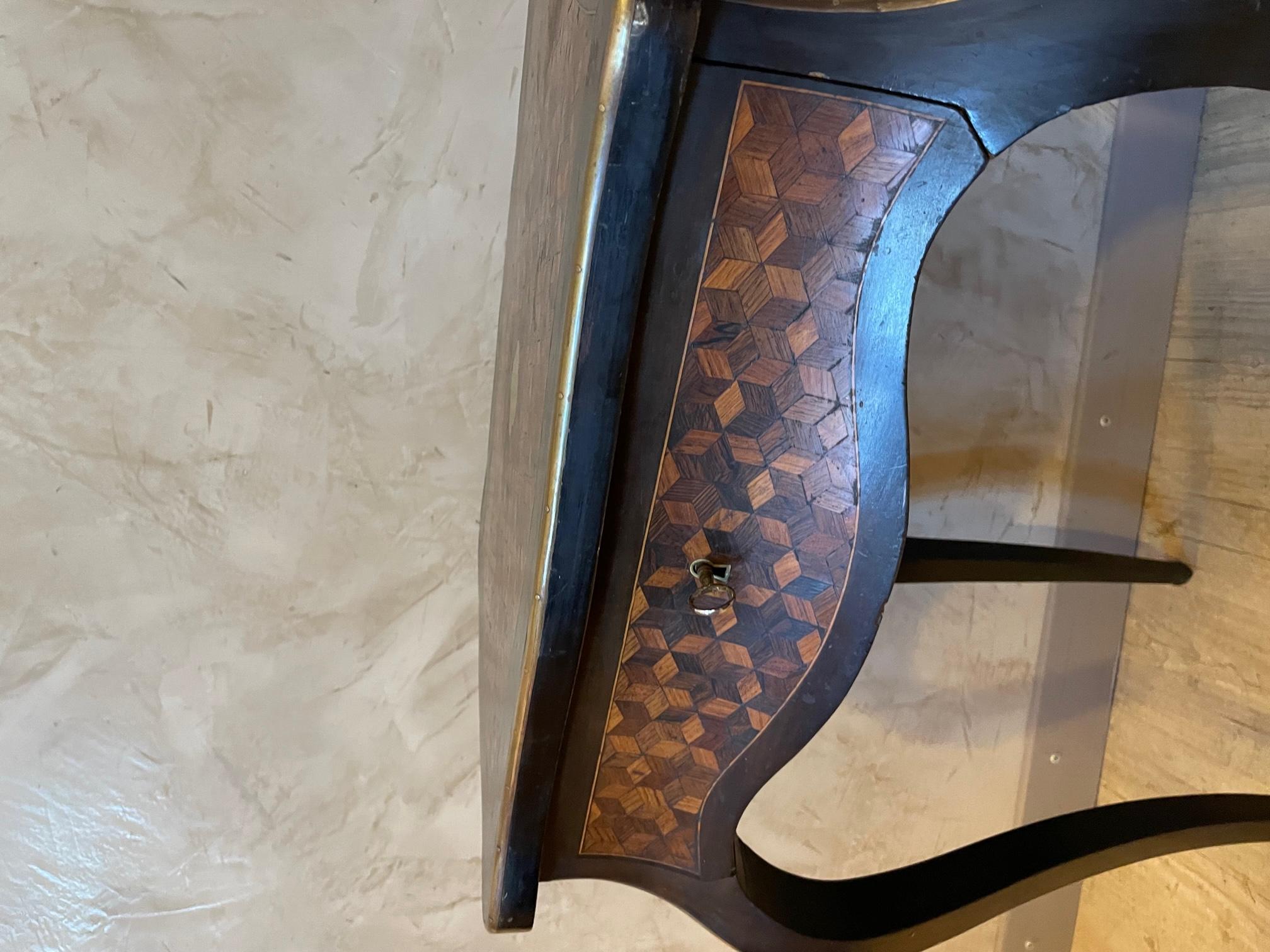 20ième siècle Table d'ouverture française du début du 20e siècle en laiton et marqueterie, années 1900 en vente
