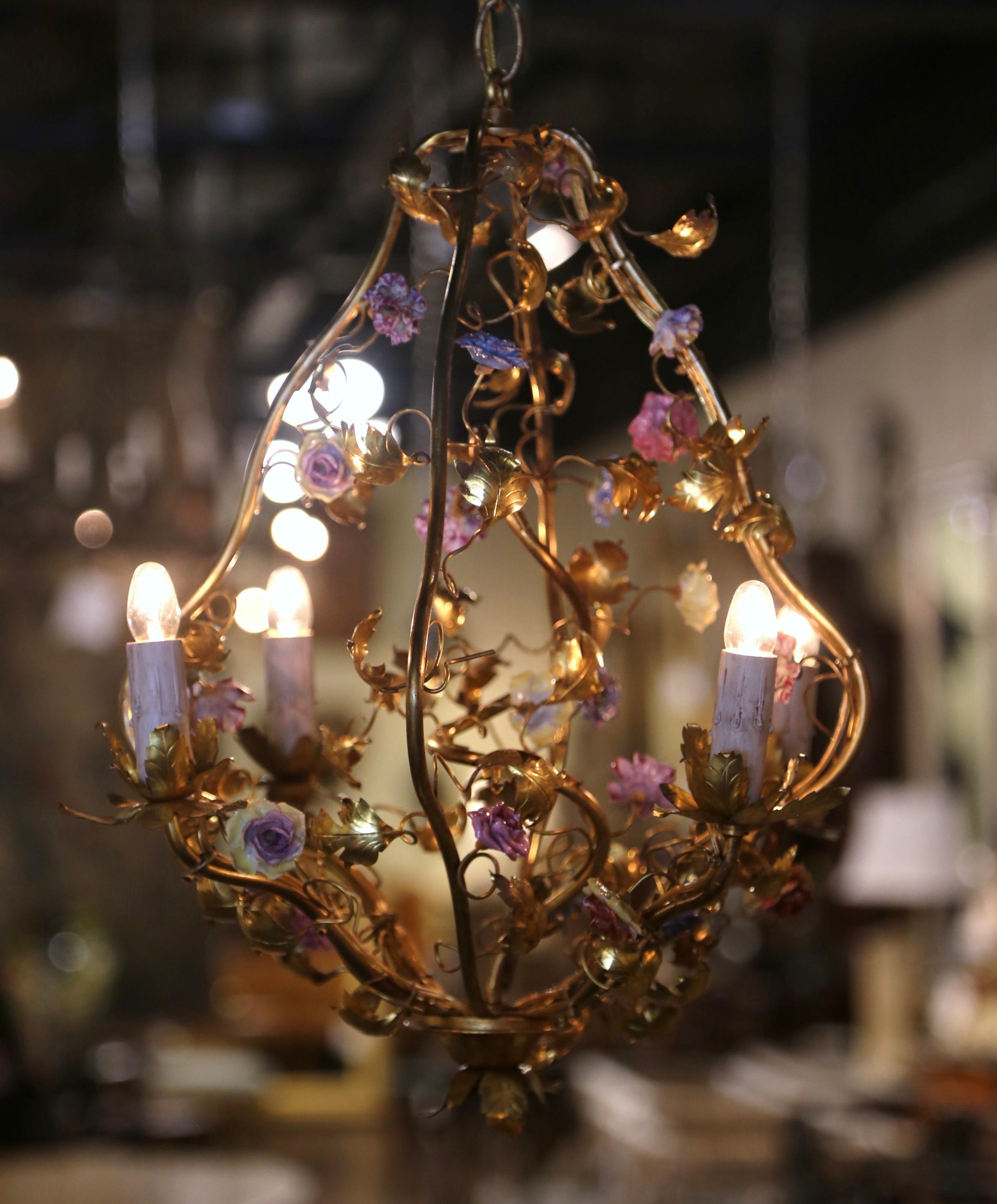 Early 20th Century French Brass and Porcelain Flowers Four-Light Chandelier For Sale 2