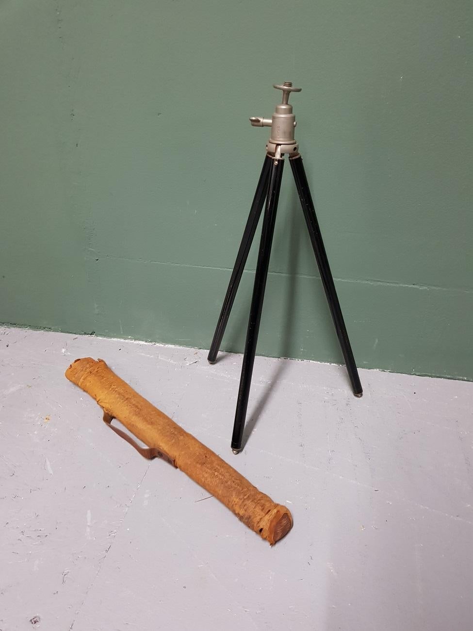 Early 20th Century French Brass Camera Tripod In Good Condition In Raalte, NL
