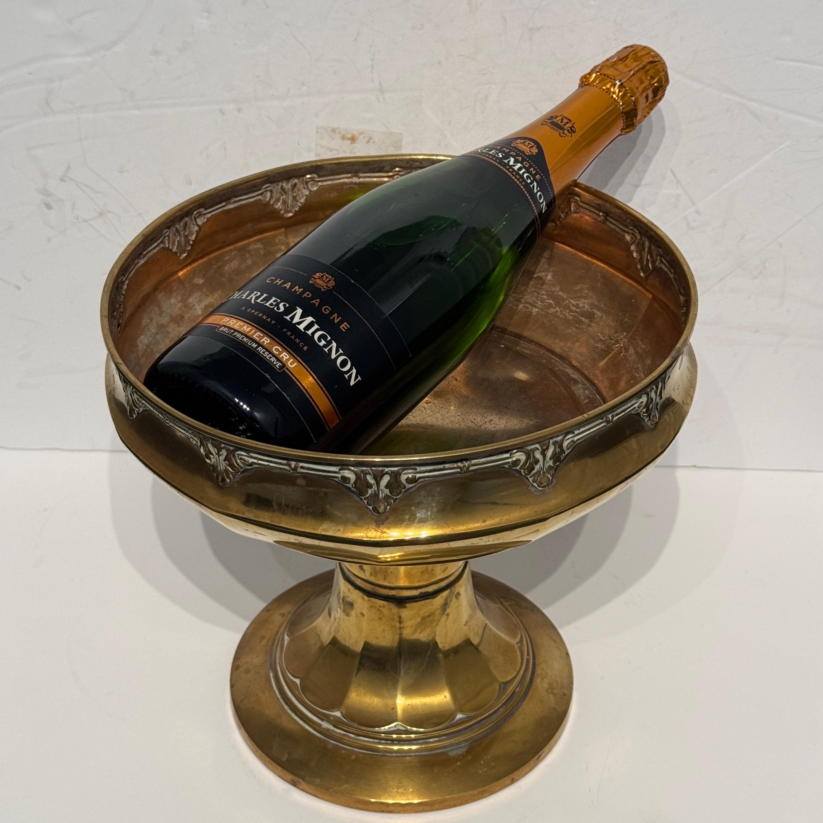 Französischer Tafelaufsatz aus Messing für Eis- und Champagnerkübel aus dem frühen 20. Jahrhundert im Angebot 5