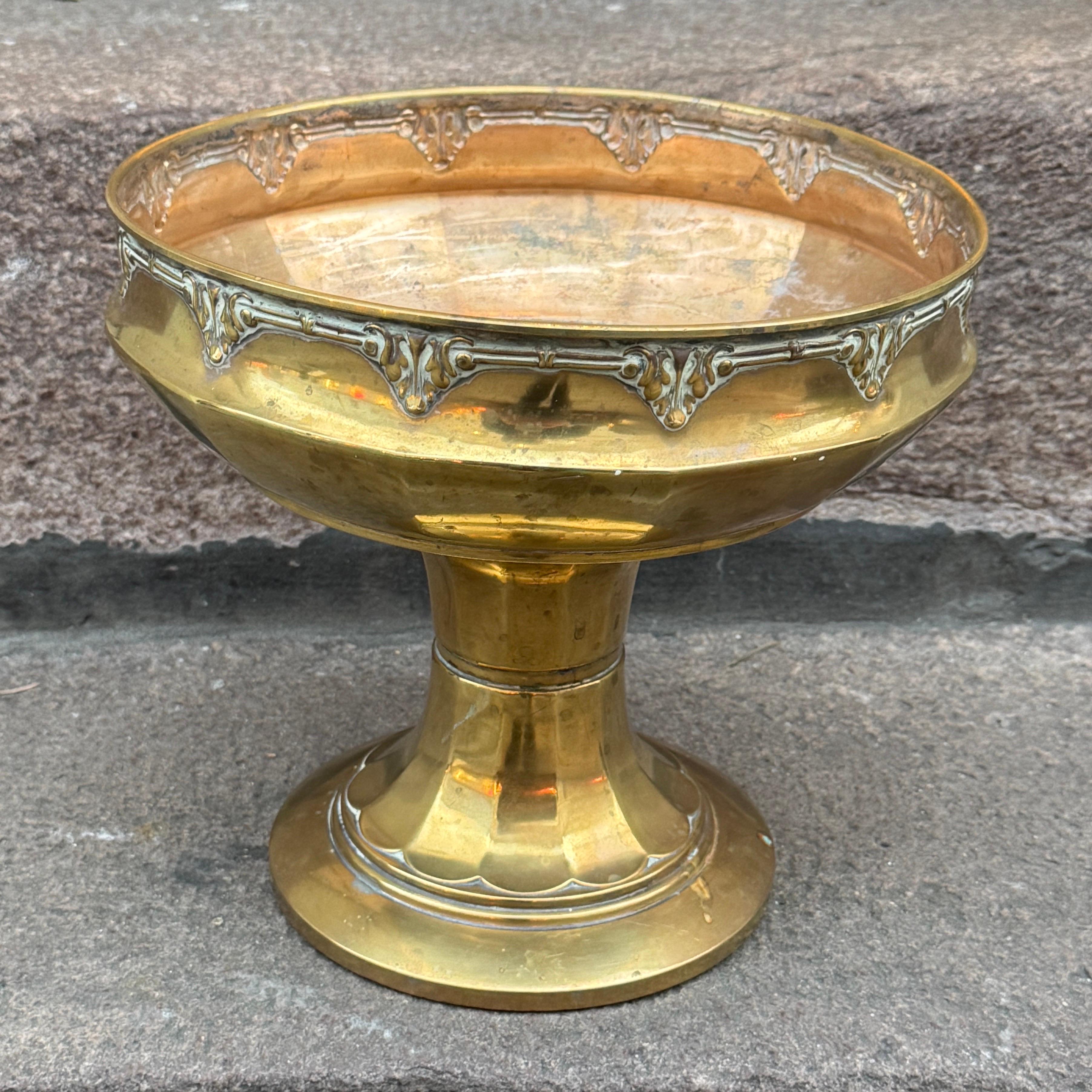 Französischer Tafelaufsatz aus Messing für Eis- und Champagnerkübel aus dem frühen 20. Jahrhundert (Art déco) im Angebot