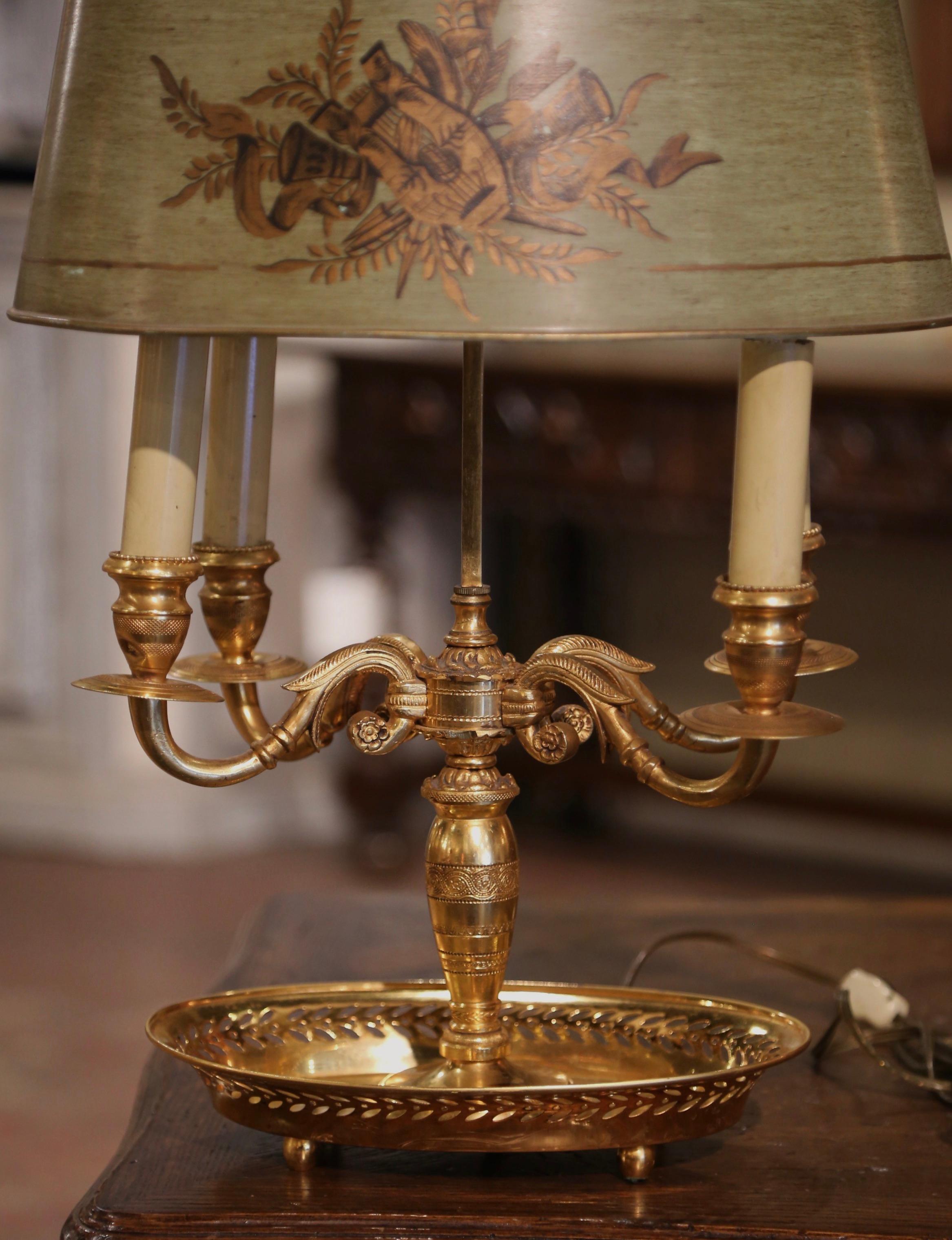 Frühe 20. Jahrhundert Französisch Messing & bemalt Tole Vier-Licht Bouillotte Tischlampe (Directoire) im Angebot