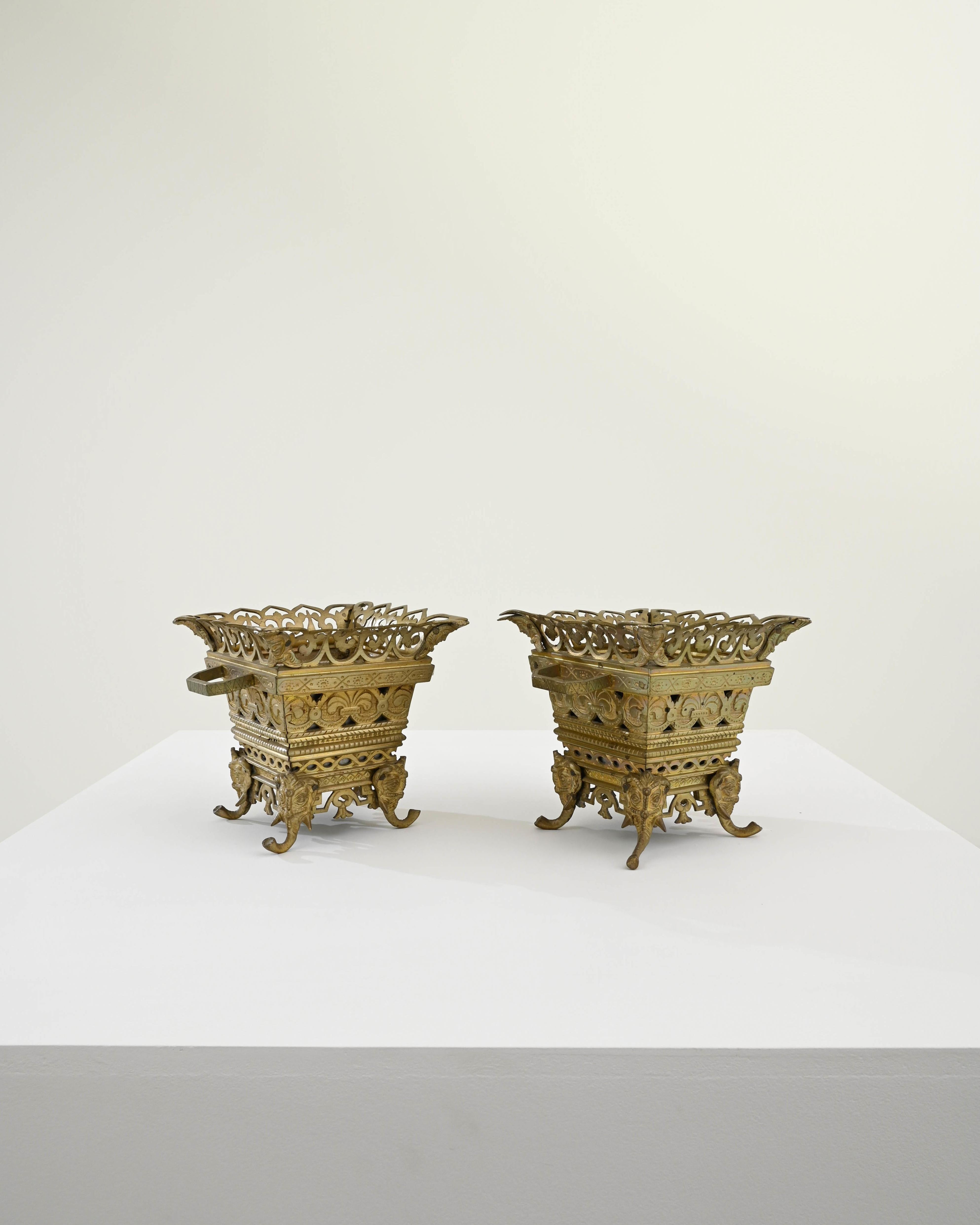 Early 20th Century French Brass Planters, a Pair  In Good Condition For Sale In High Point, NC