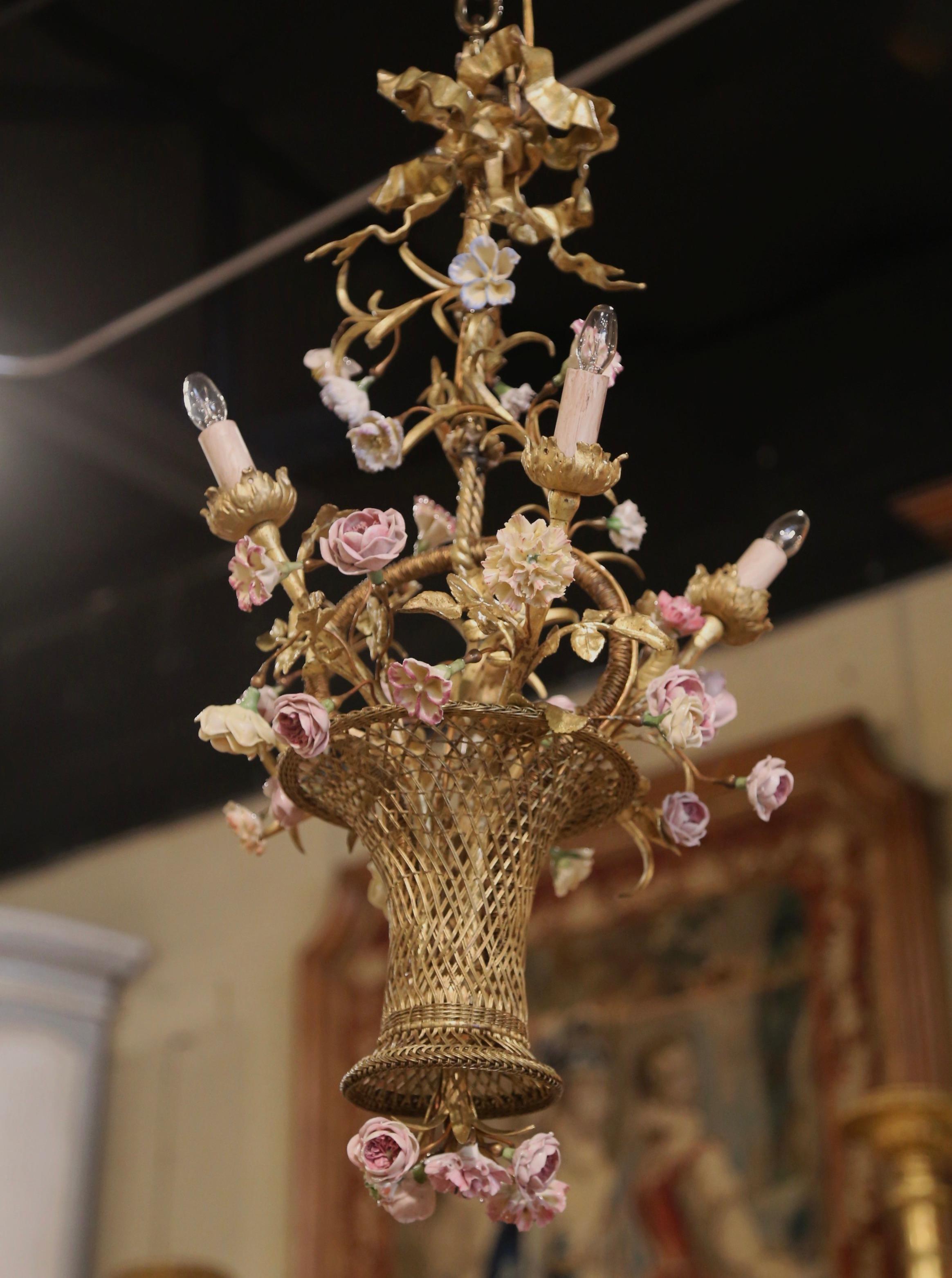 Early 20th Century French Brass & Porcelain Flowers Four-Light Basket Chandelier For Sale 4