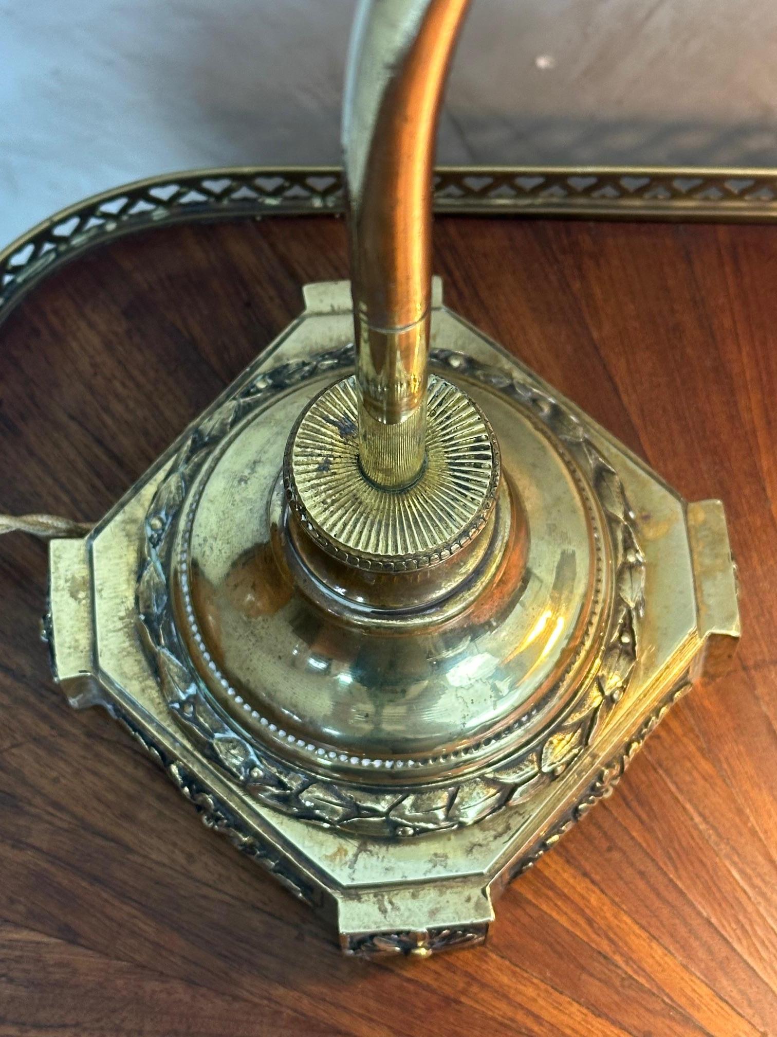 Lampe de table en laiton française du début du 20e siècle, années 1900 en vente 5