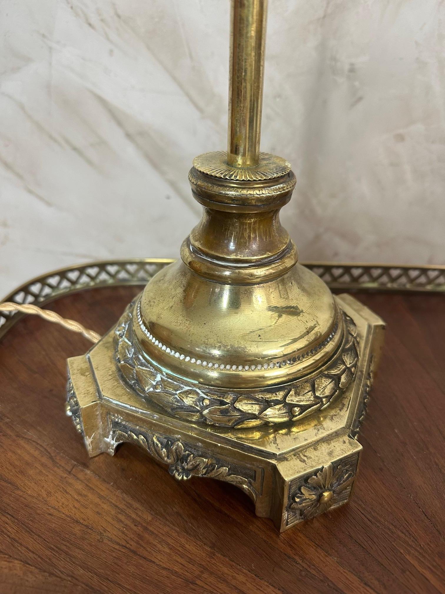 Français Lampe de table en laiton française du début du 20e siècle, années 1900 en vente