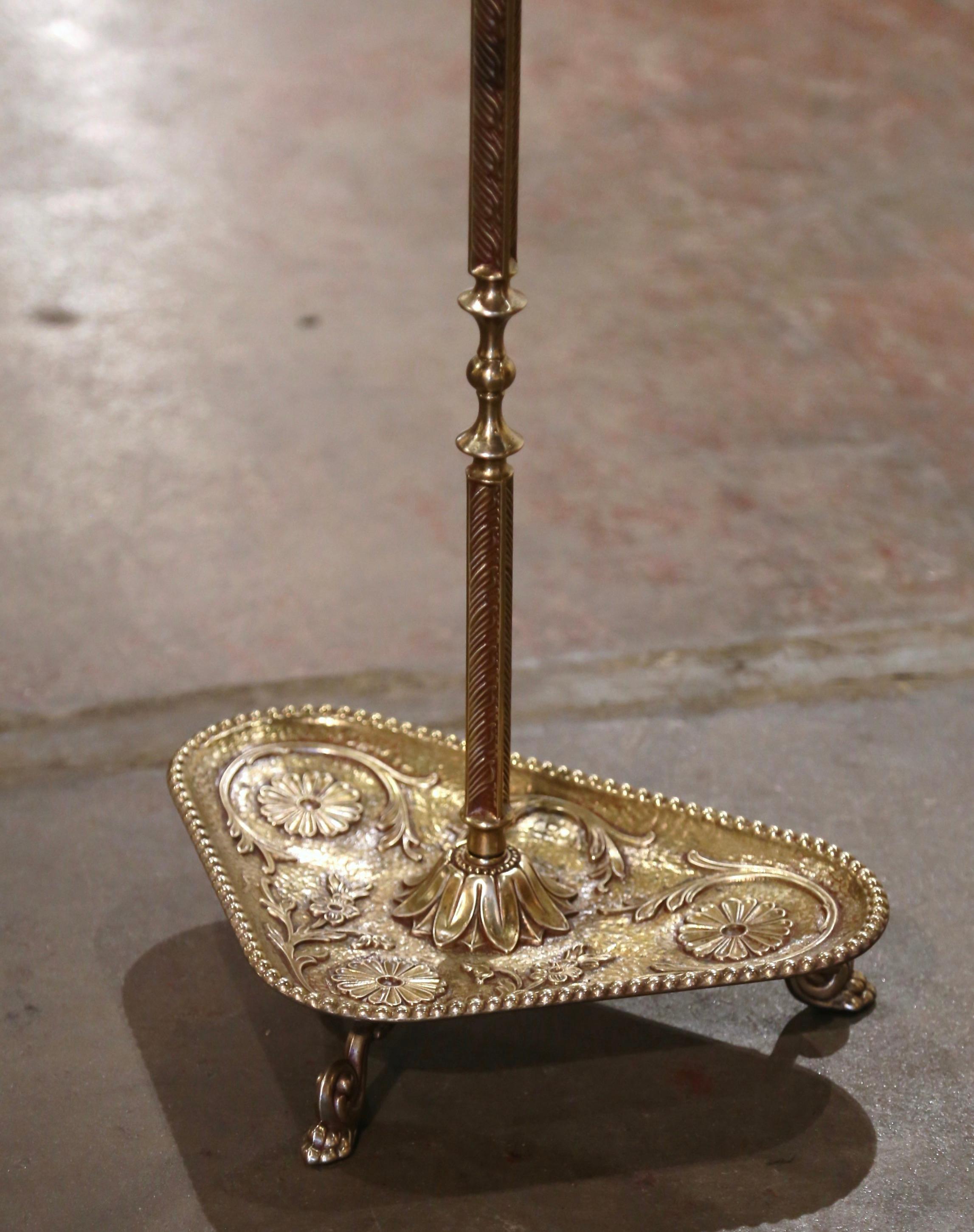 Early 20th Century French Brass Umbrella Stand with Repousse Motifs In Excellent Condition In Dallas, TX