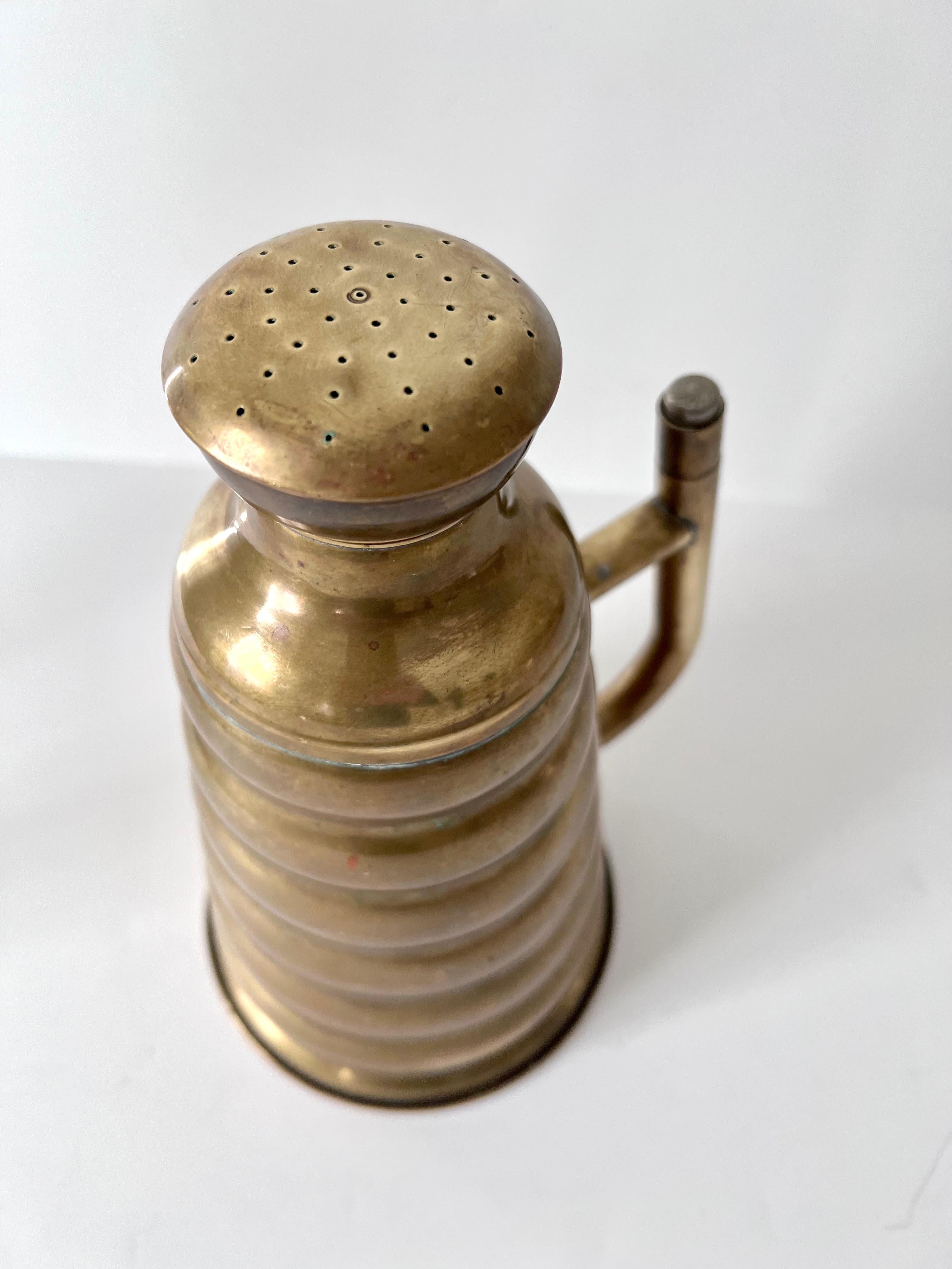 Early 20th Century French Brass Water or Ironing Can with Handle For Sale 1