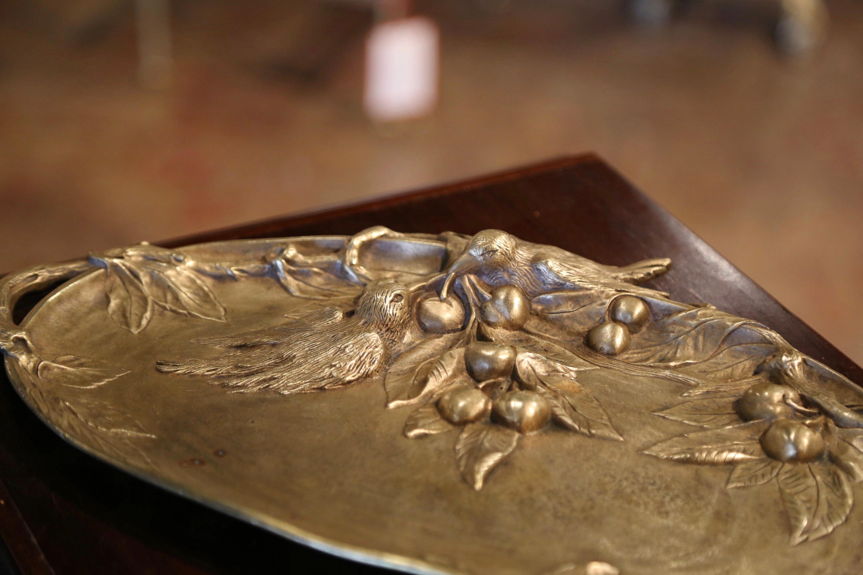 Patinated Early 20th Century French Bronze Decorative Vide-Poche Dish with Love Birds