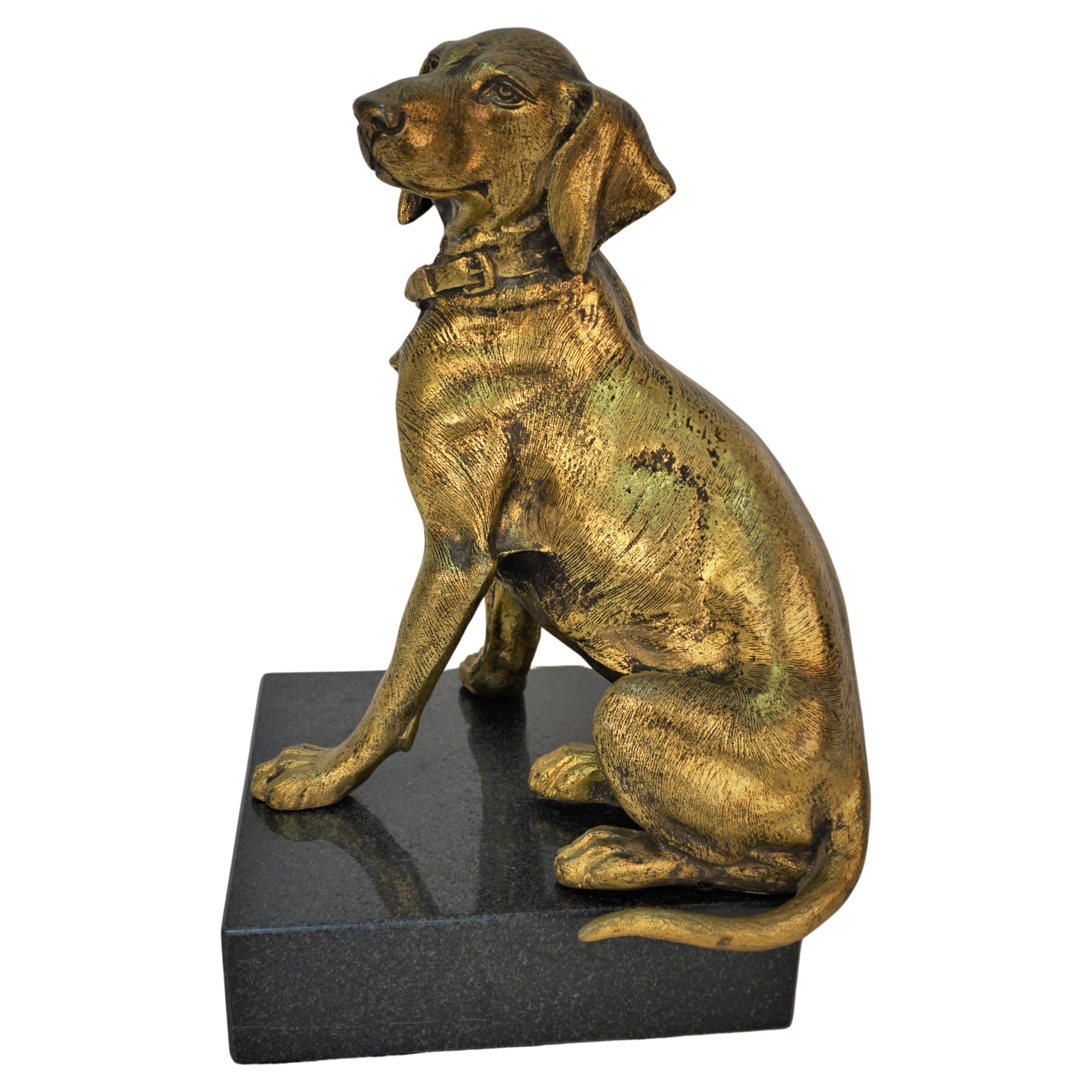 Französische Bronzeskulptur eines Hundes aus dem frühen 20. Jahrhundert auf Marmorsockel