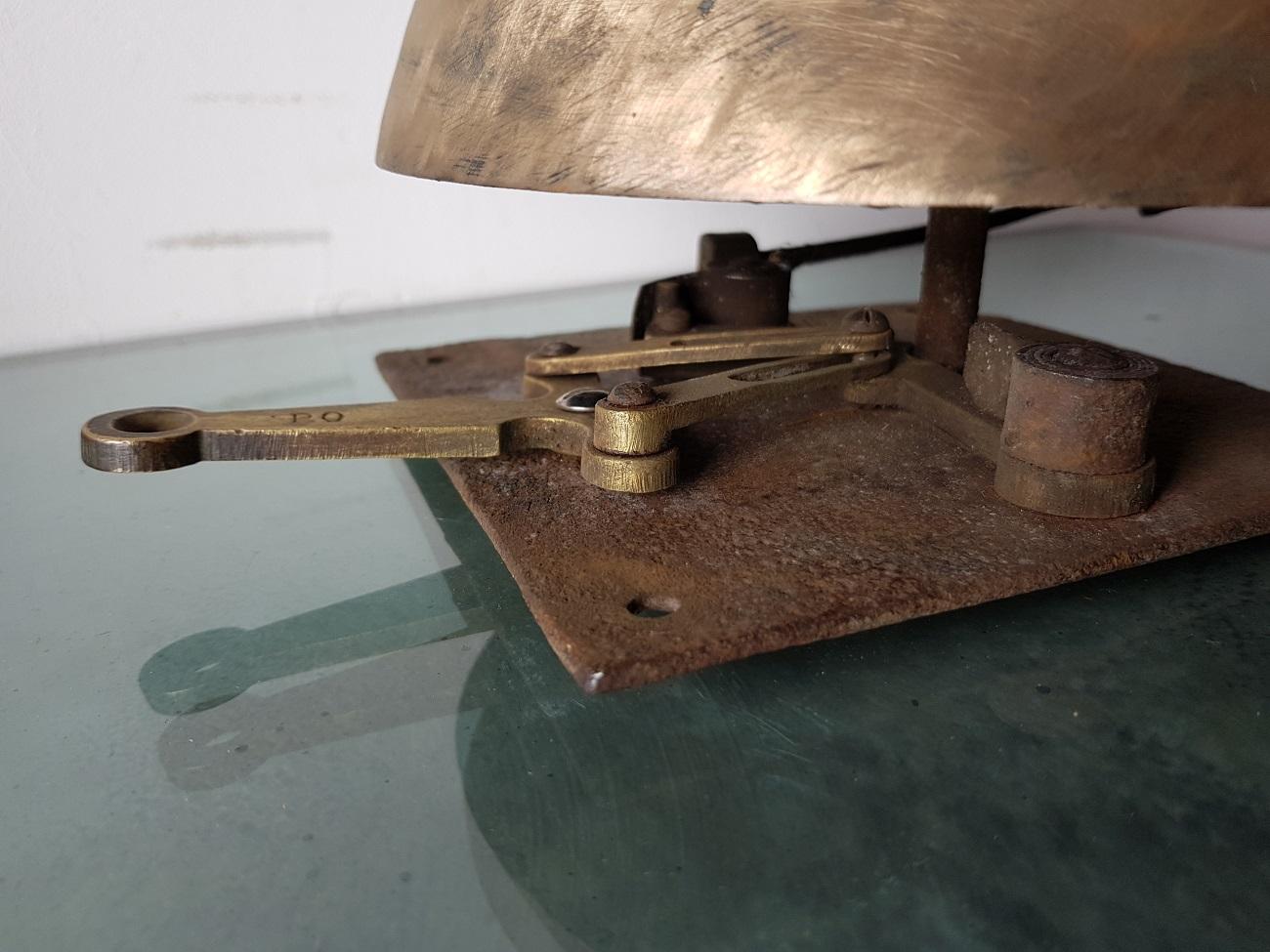Early 20th Century French Bronze Wall Bell In Good Condition In Raalte, NL