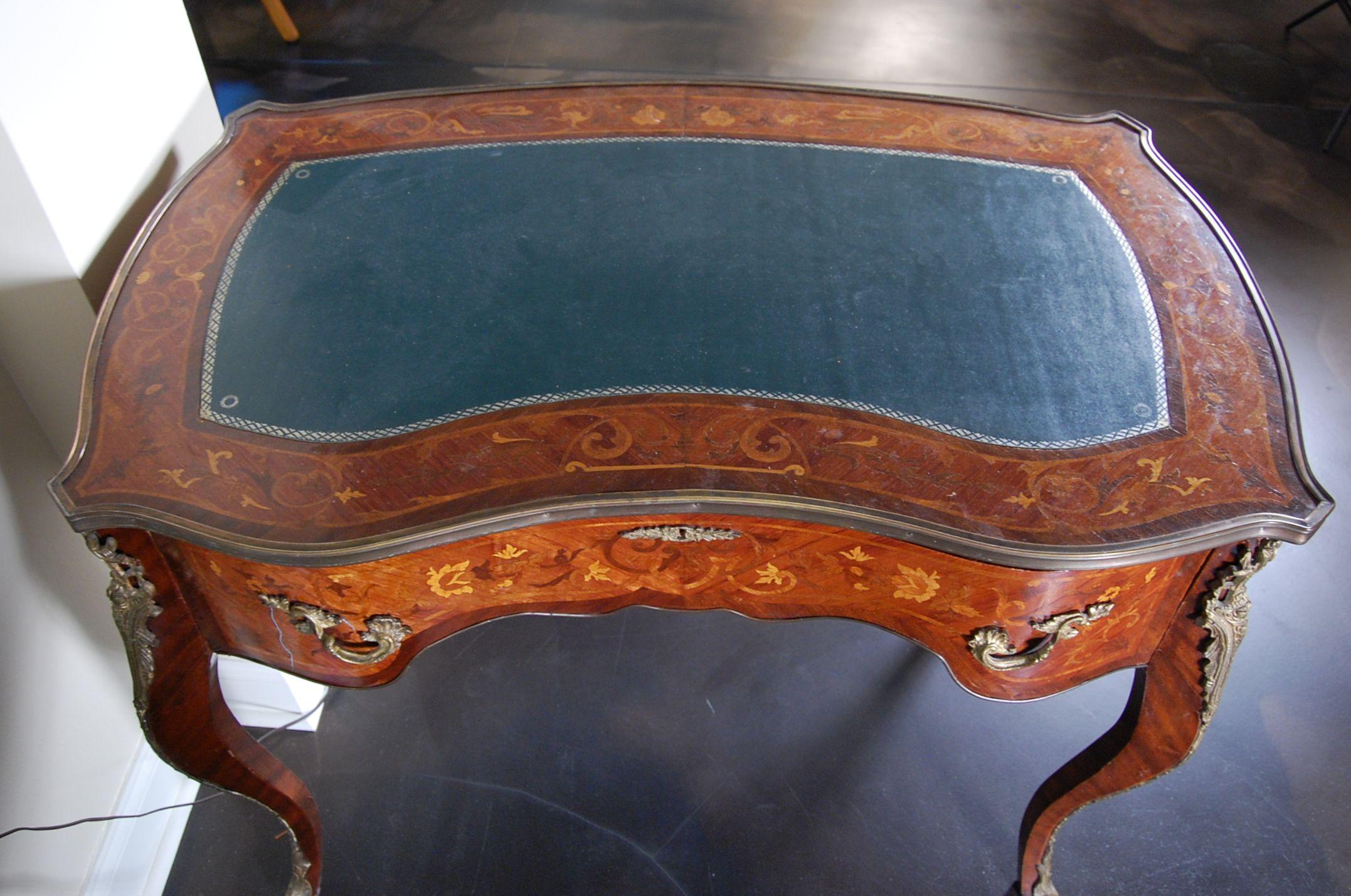 Inlay Early 20th Century French Bureau Plat with Leather Top For Sale