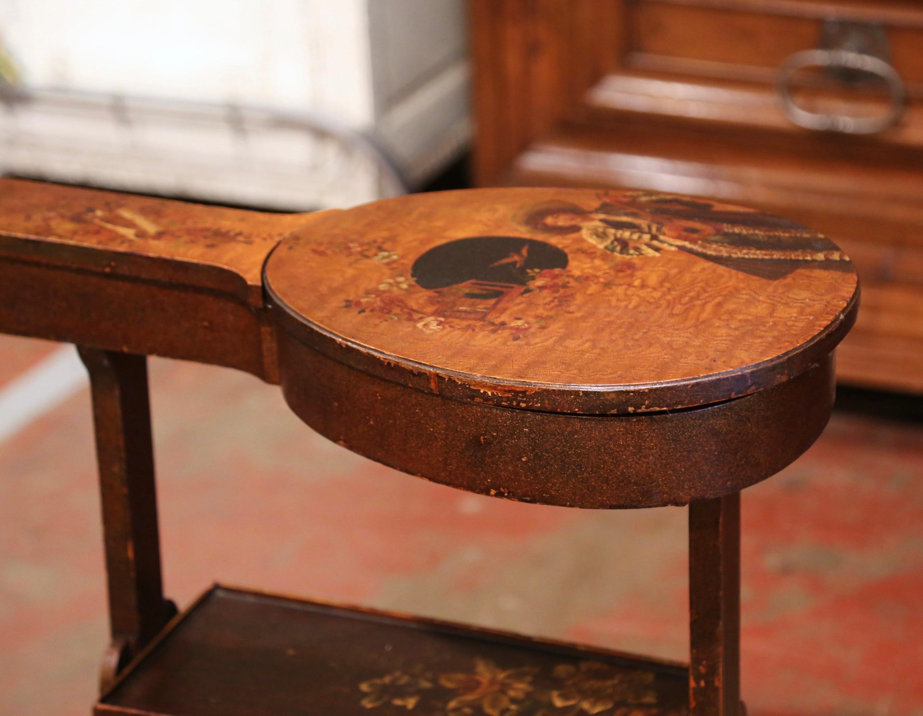 Fait main Table d'appoint Mandolin française du début du 20ème siècle sculptée et peinte  en vente