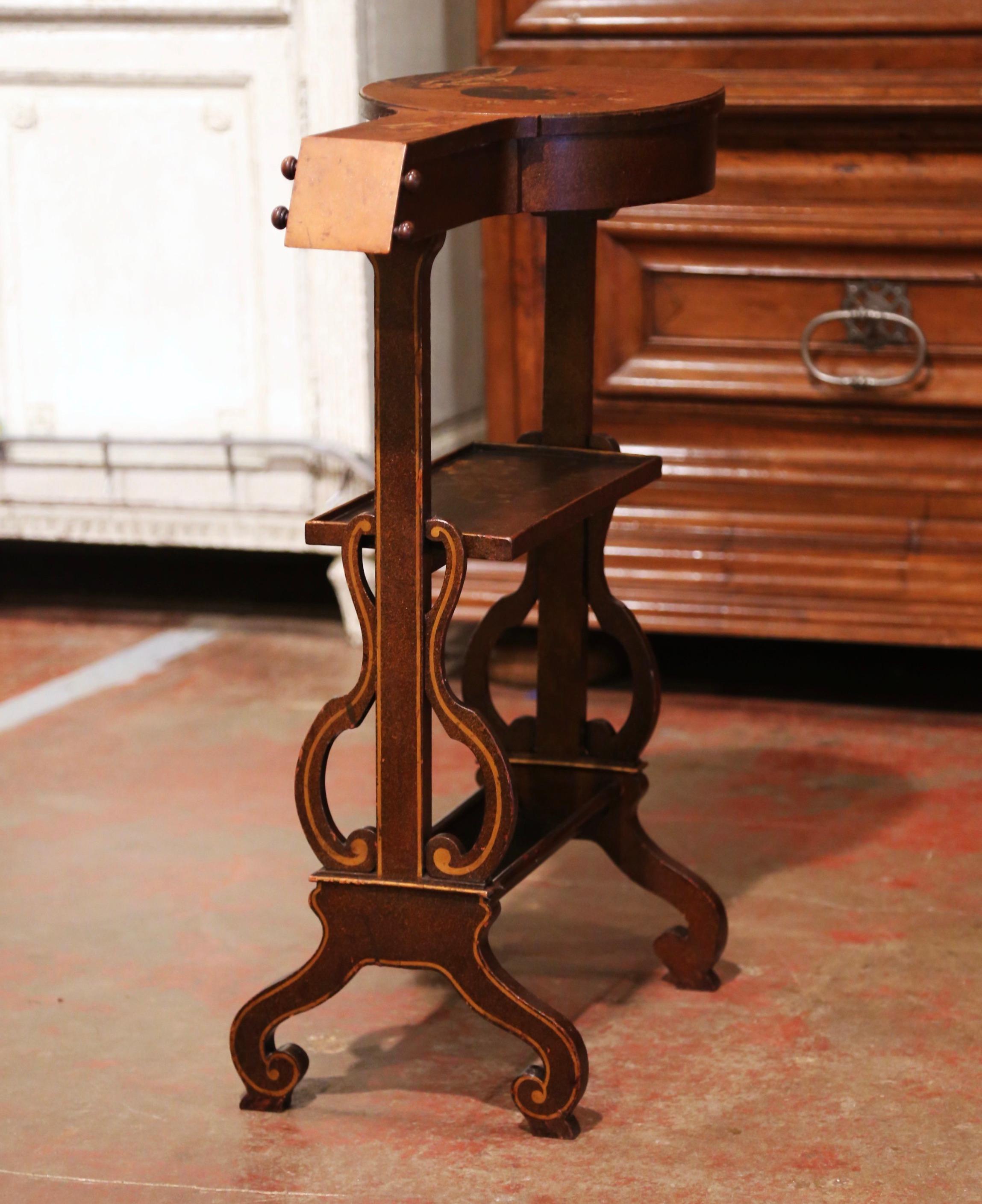 Table d'appoint Mandolin française du début du 20ème siècle sculptée et peinte  en vente 1