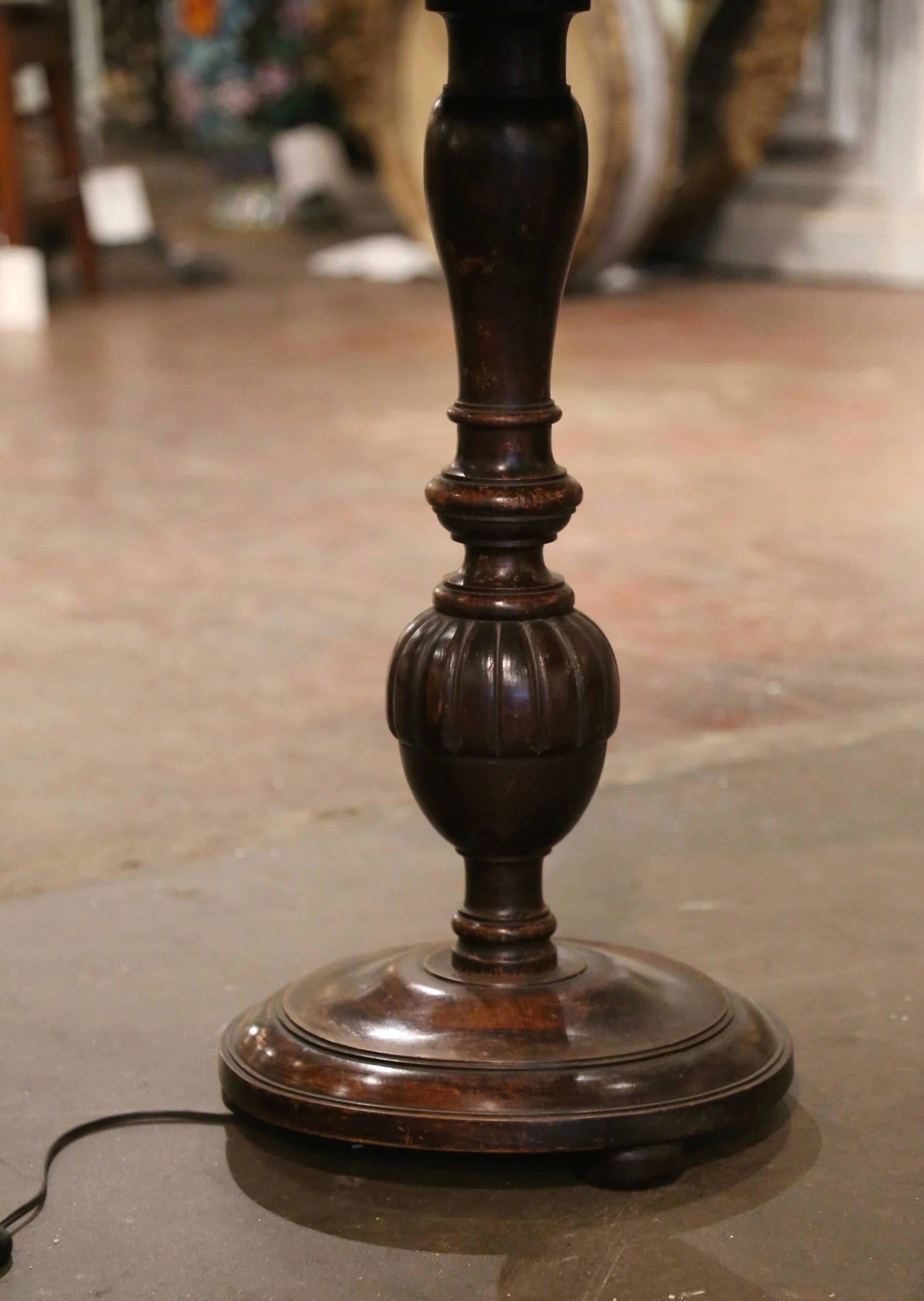 Early 20th Century French Carved Barley Twist Floor Lamp with Attached Table For Sale 3