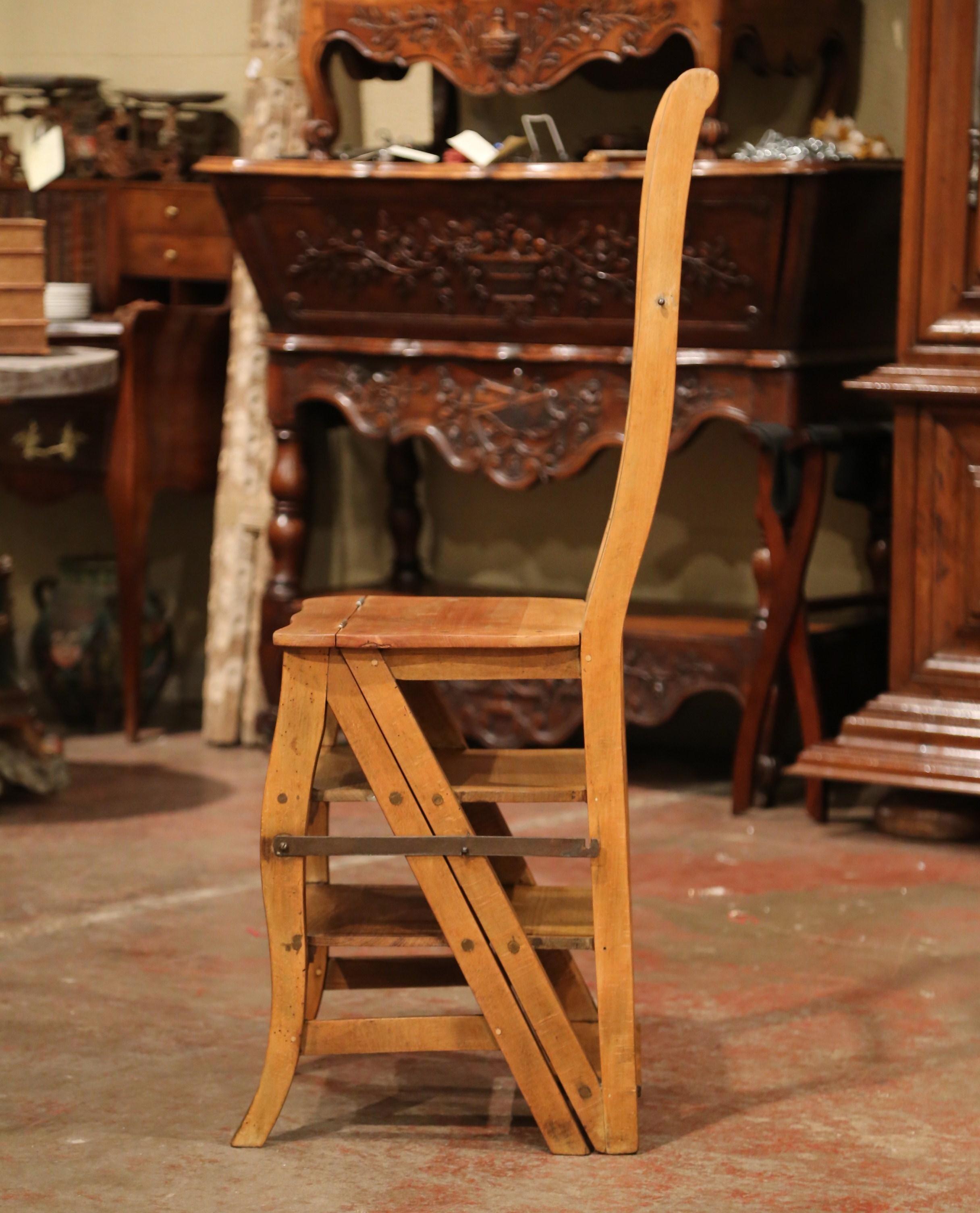 Early 20th Century French Carved Beech Folding Ladder Chair from Provence In Excellent Condition In Dallas, TX
