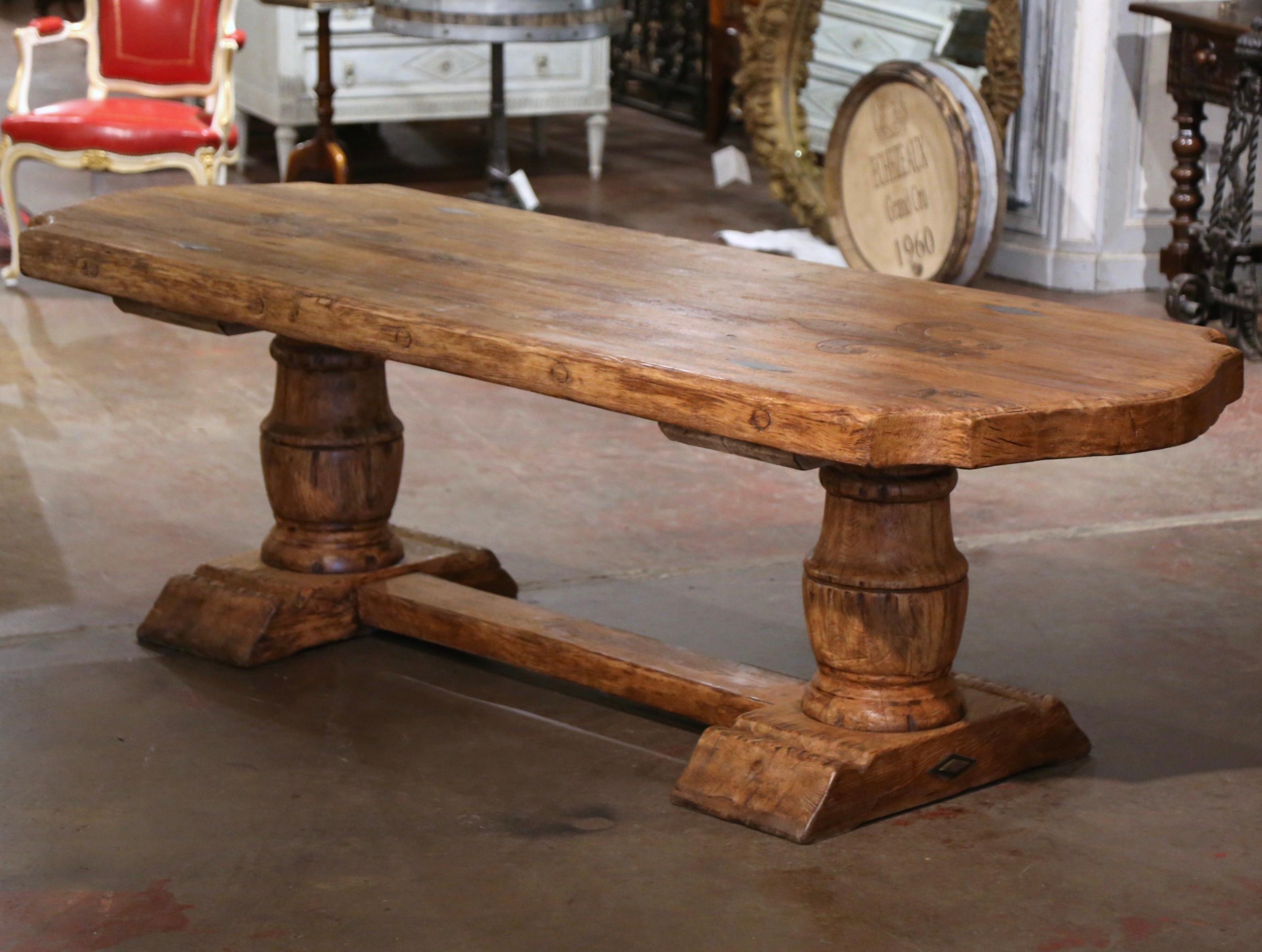 Early 20th Century French Carved Bleached Oak Farm Table with Fleur-de-Lis In Excellent Condition In Dallas, TX