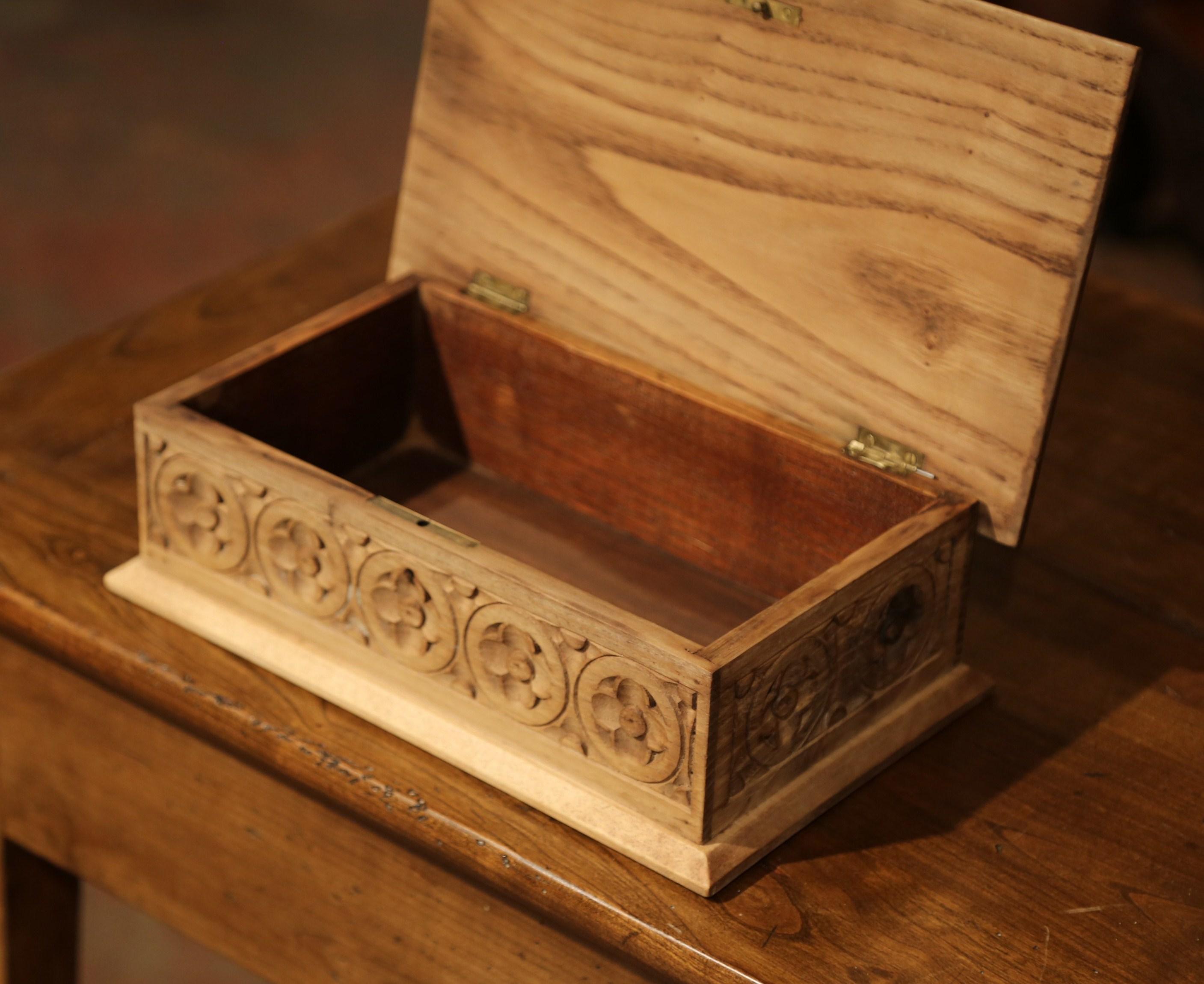 Early 20th Century French Carved Chestnut Box from Brittany Signed E. Bayon For Sale 2
