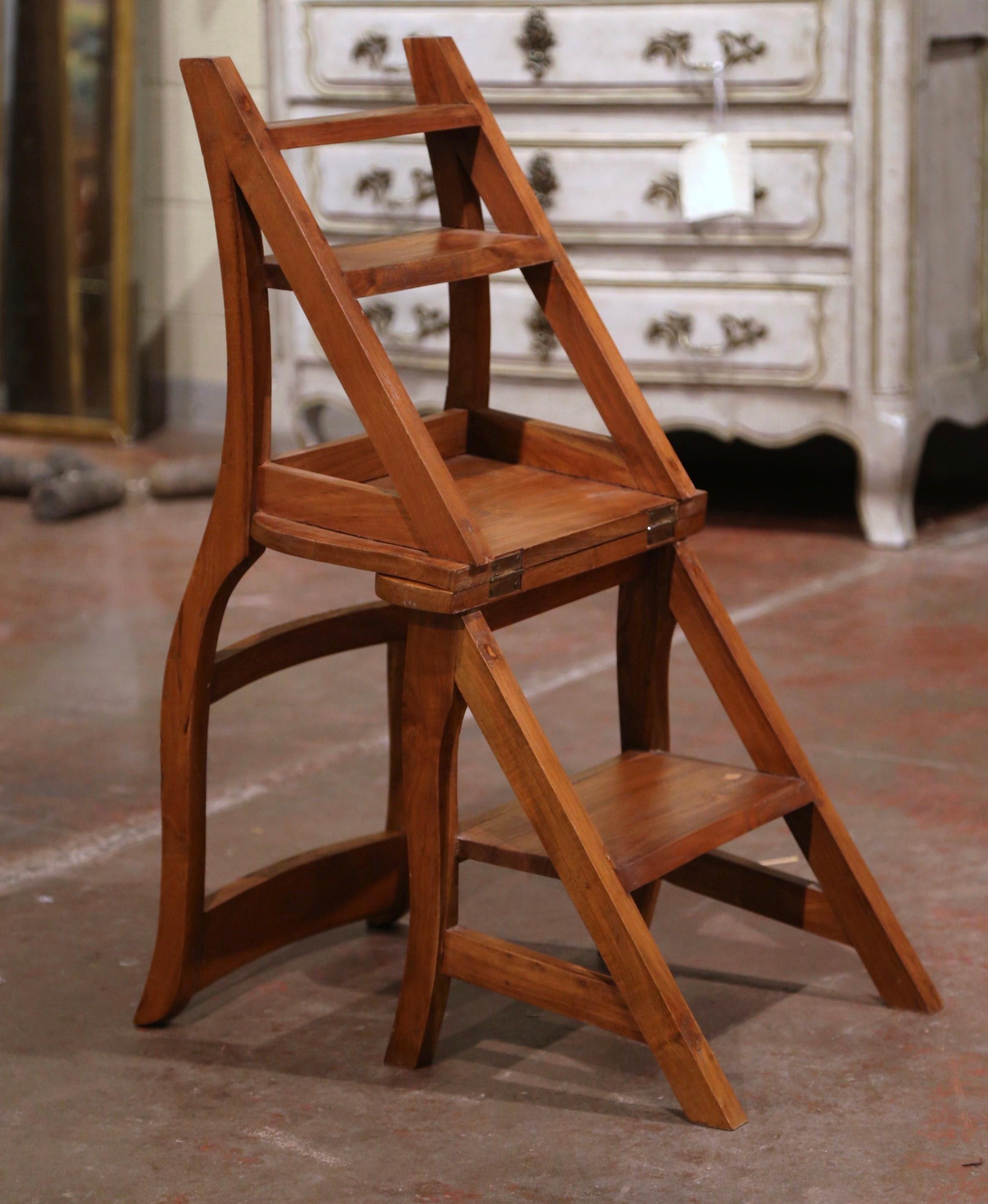 Early 20th Century French Carved Chestnut Chair Folding Step Ladder In Excellent Condition In Dallas, TX