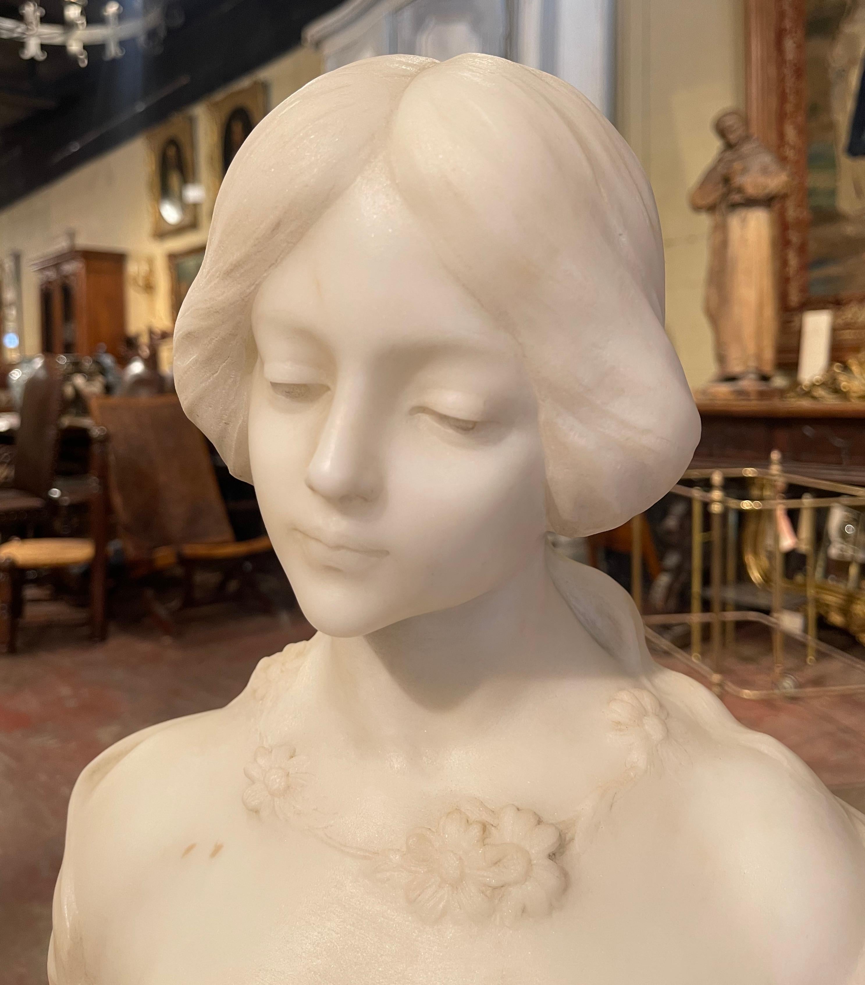 Buste de jeune beauté en marbre sculpté français du début du 20e siècle signé A. Gory en vente 2