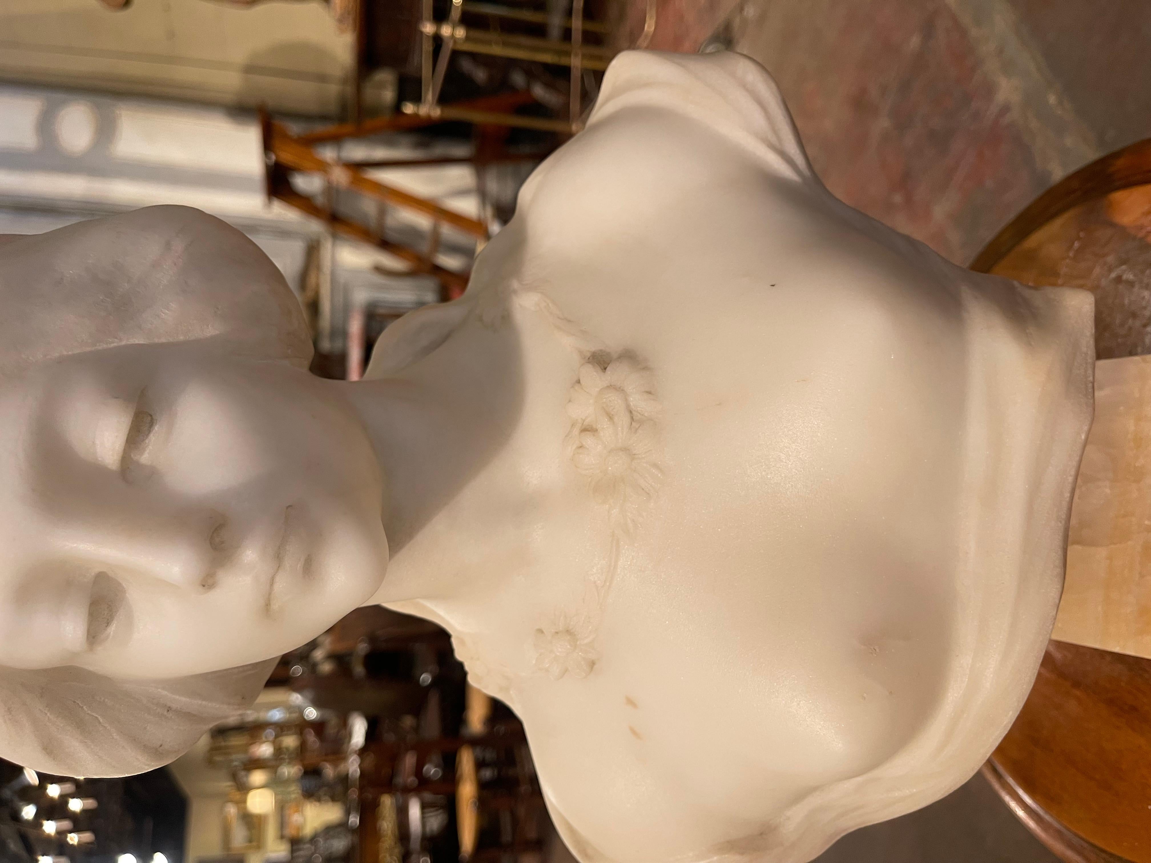 Art déco Buste de jeune beauté en marbre sculpté français du début du 20e siècle signé A. Gory en vente