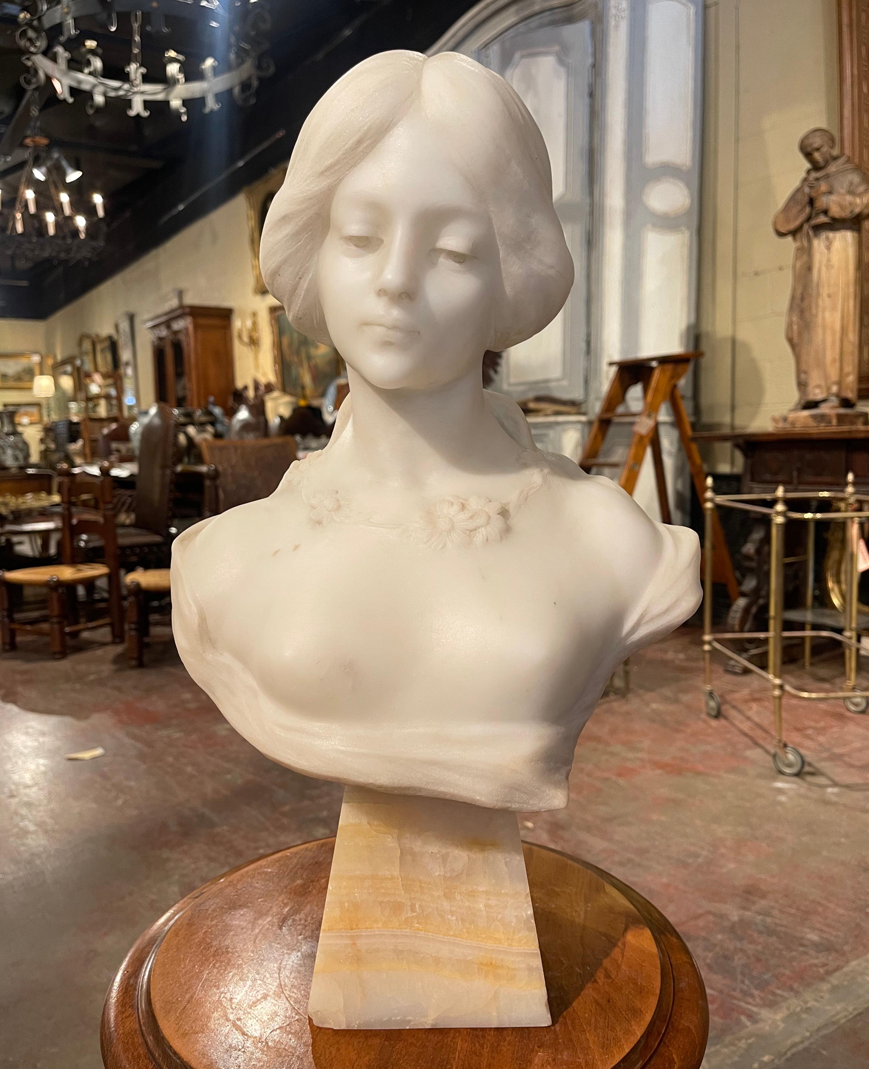Patiné Buste de jeune beauté en marbre sculpté français du début du 20e siècle signé A. Gory en vente