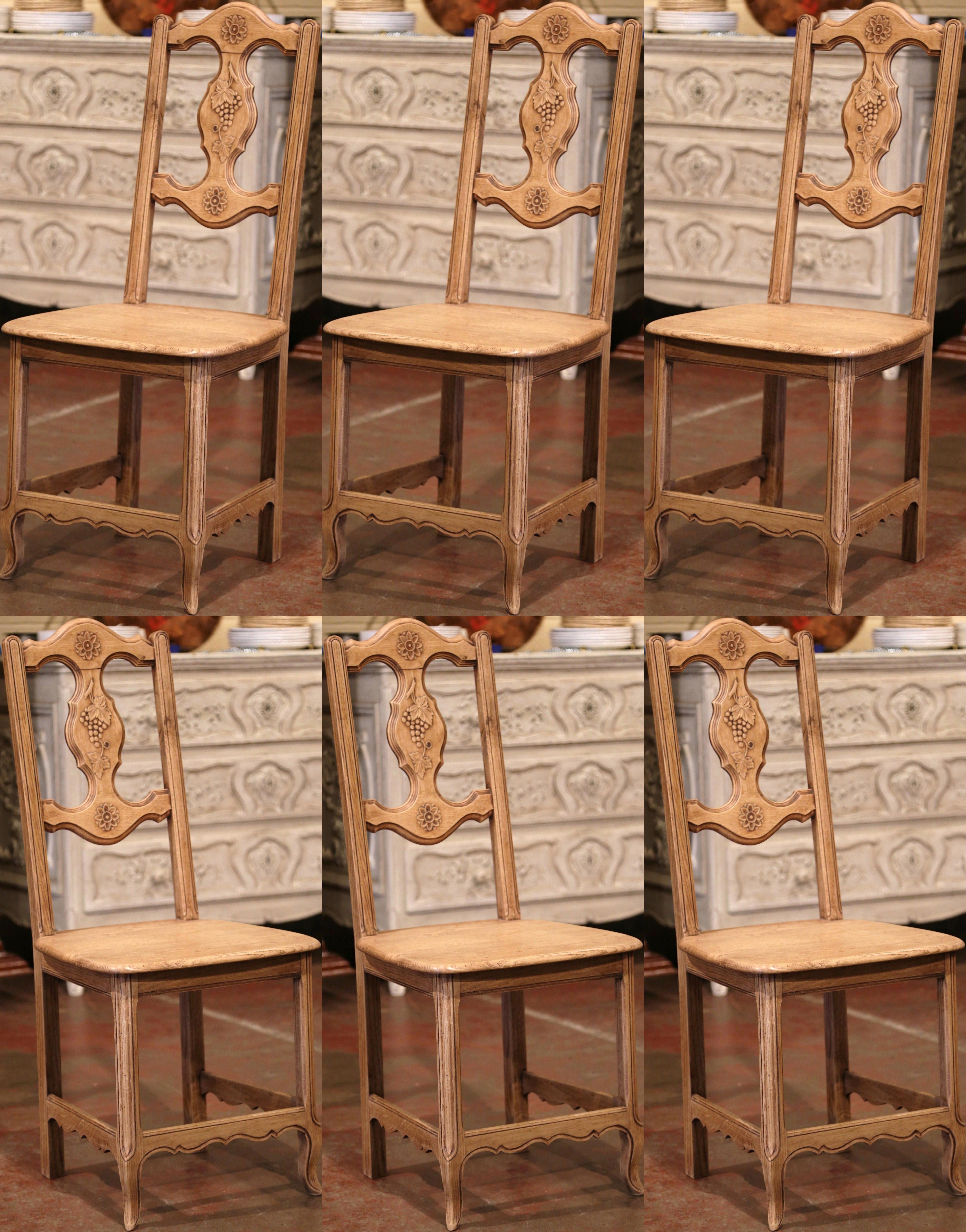 Set von sechs französischen Esszimmerstühlen aus geschnitzter Eiche mit Weinmotiven aus dem frühen 20. Jahrhundert im Angebot 2