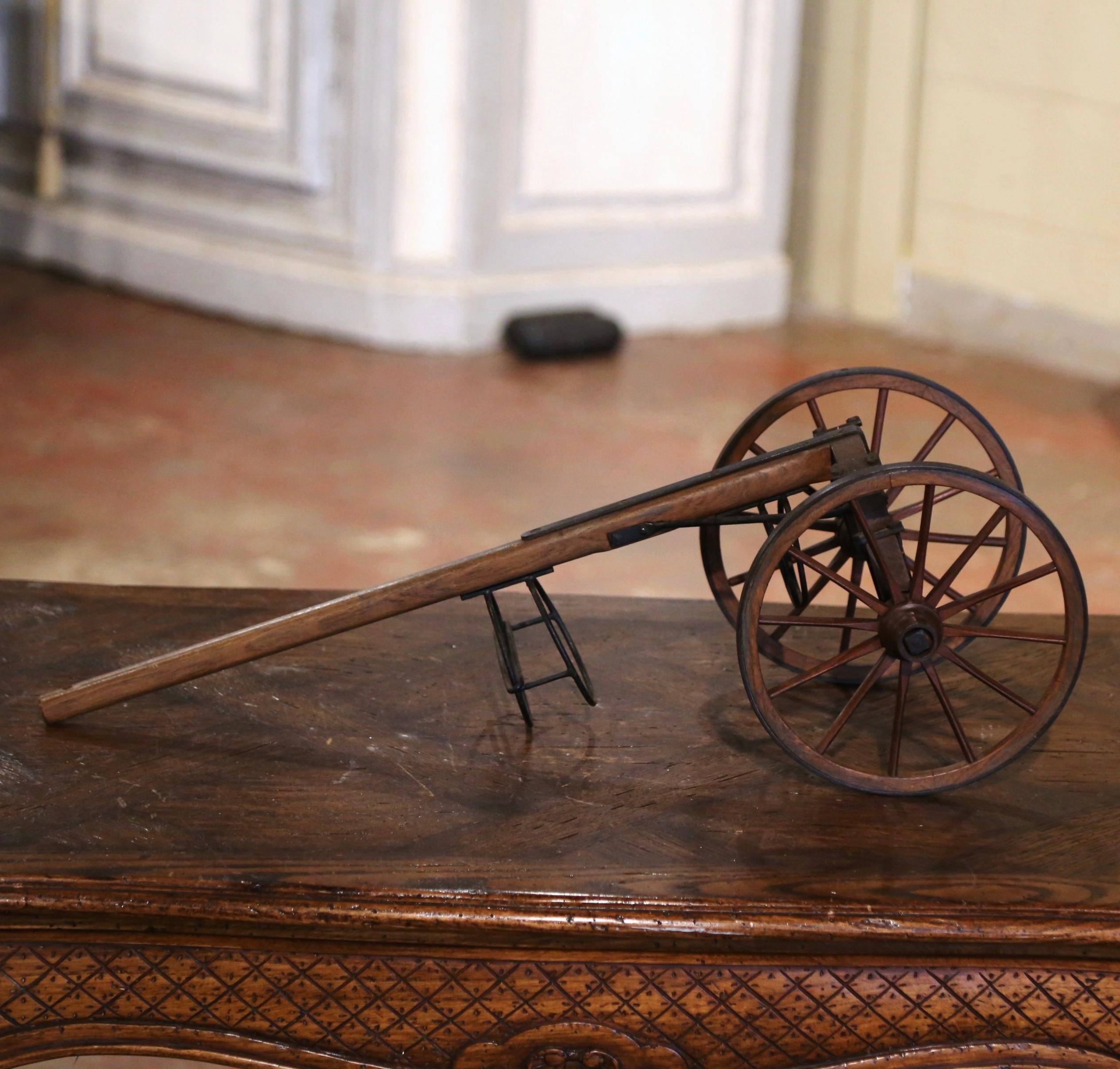 Early 20th Century French Carved Oak Wine Serving Trolley on Wheels For Sale 2