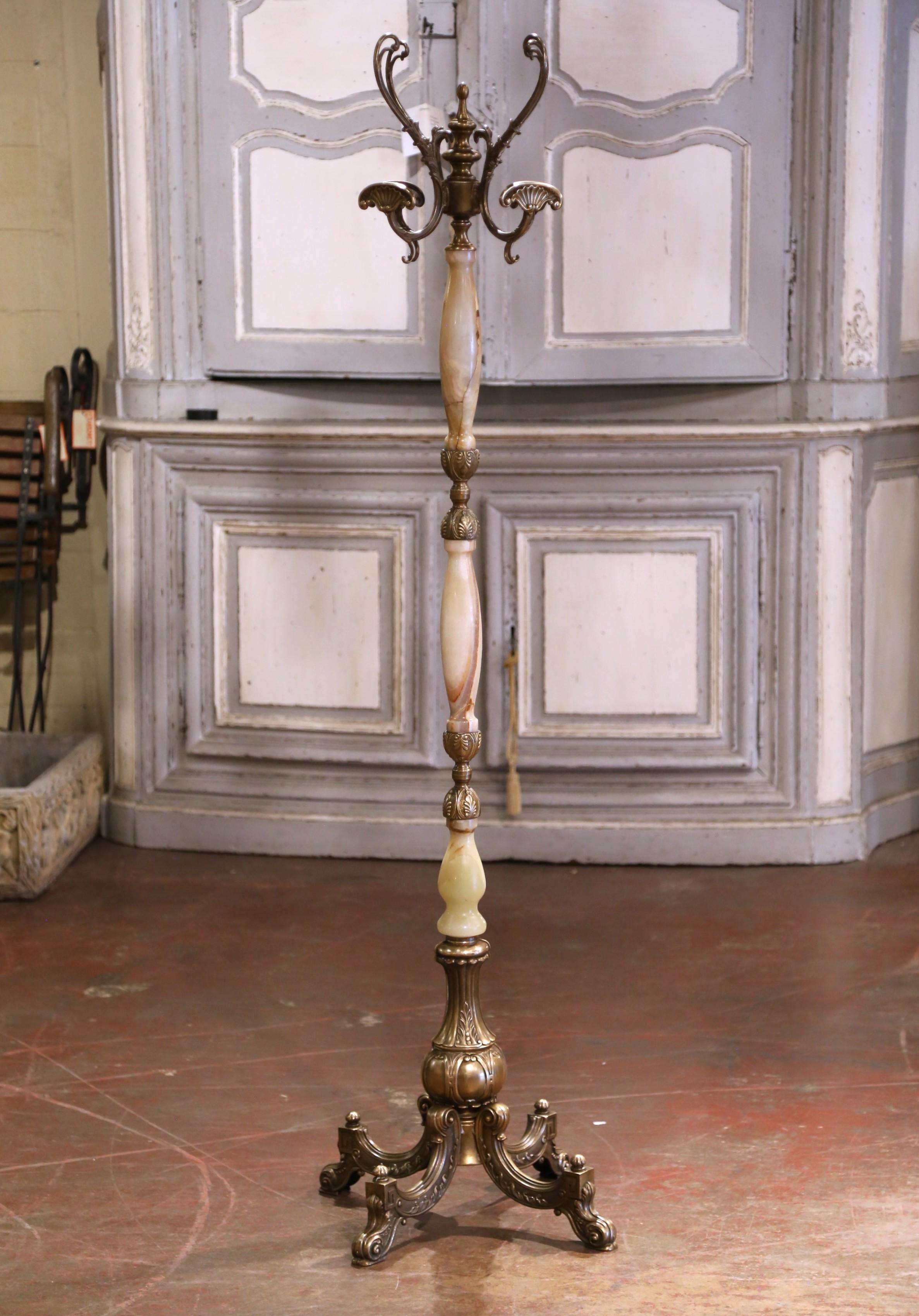 Albero da salotto girevole con delfino in ottone e onice intagliato dei primi del Novecento francese. In condizioni buone in vendita a Dallas, TX