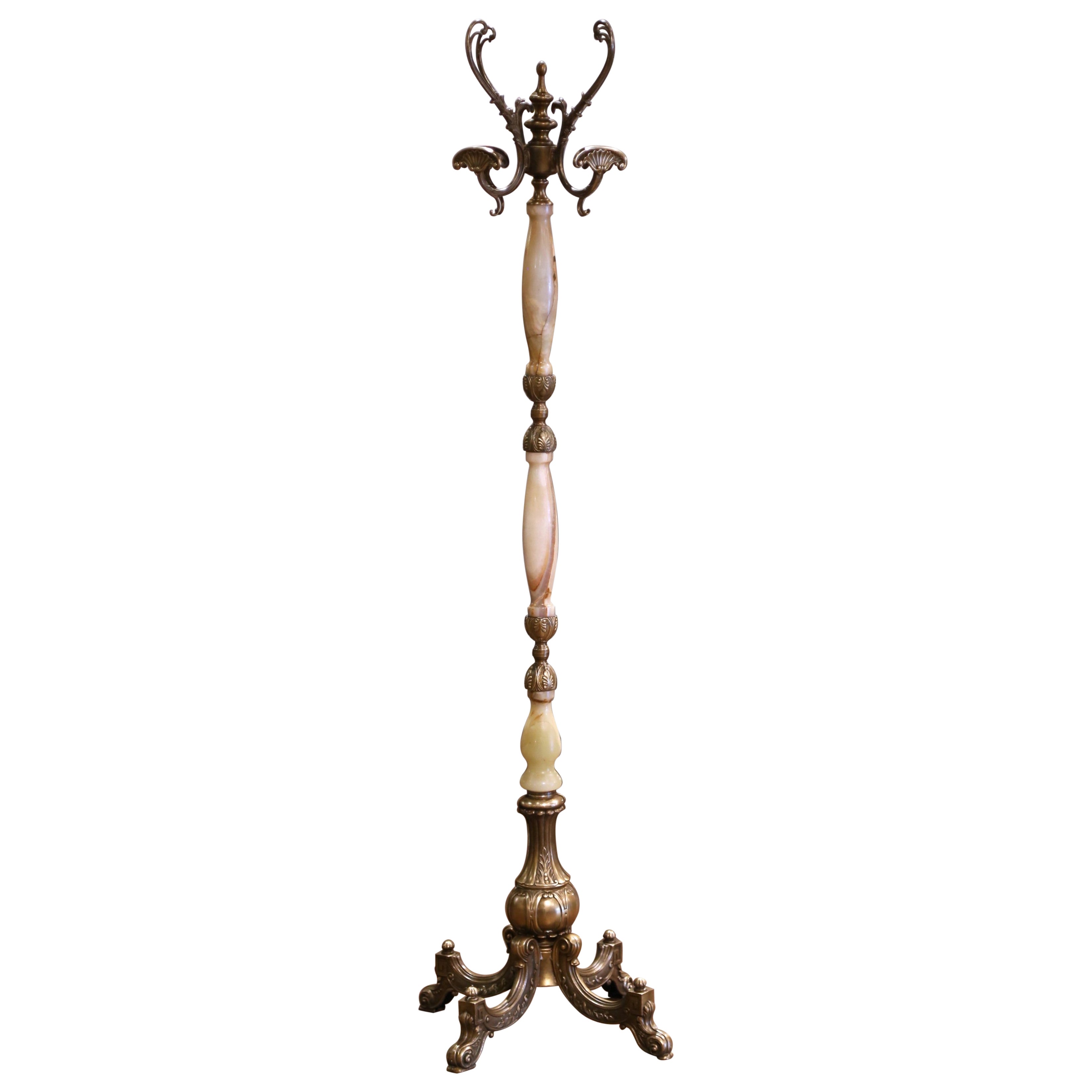 Albero da salotto girevole con delfino in ottone e onice intagliato dei primi del Novecento francese. in vendita