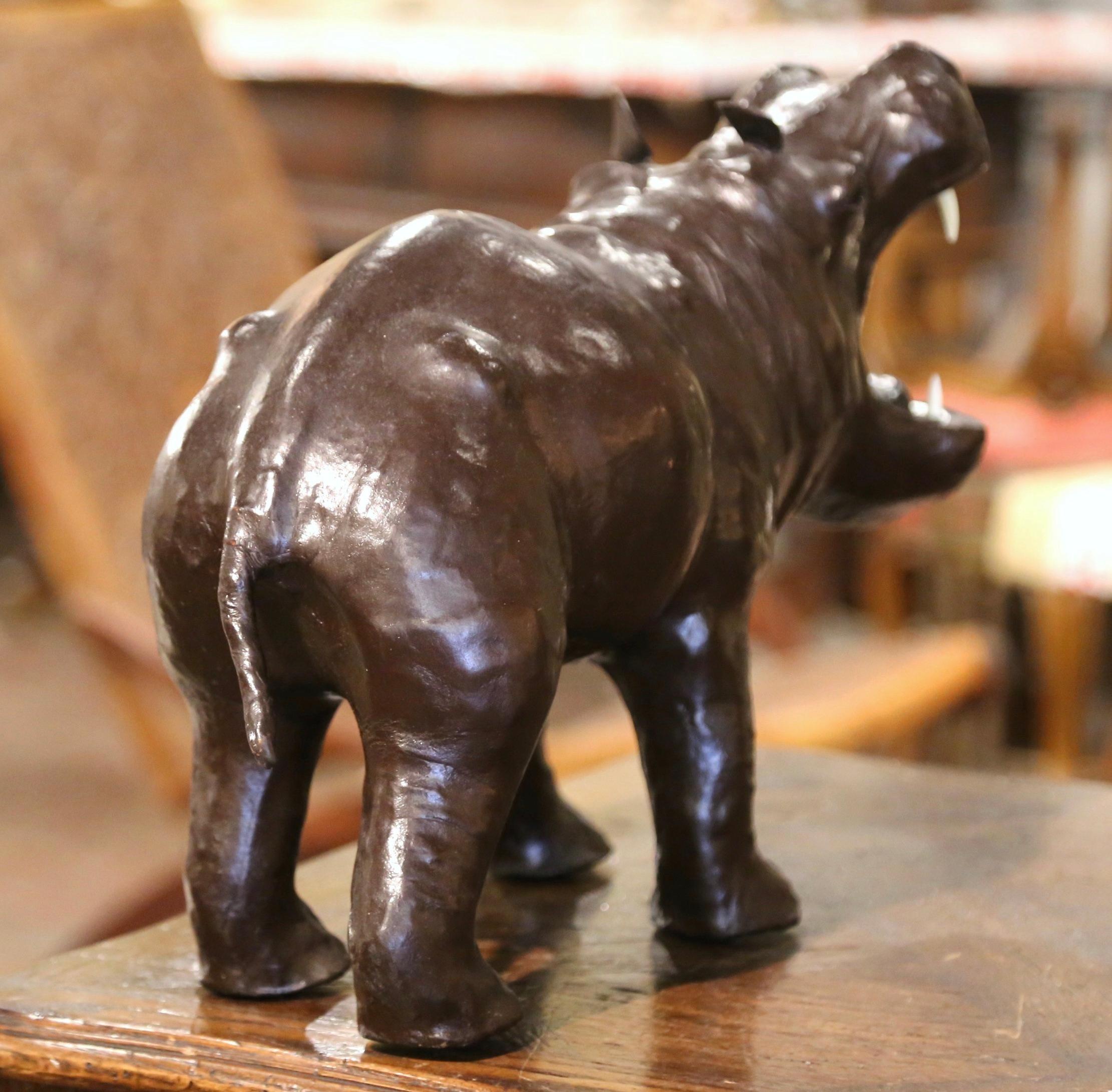 Französische geschnitzte Hippo-Skulptur aus patiniertem Leder des frühen 20. Jahrhunderts im Angebot 5