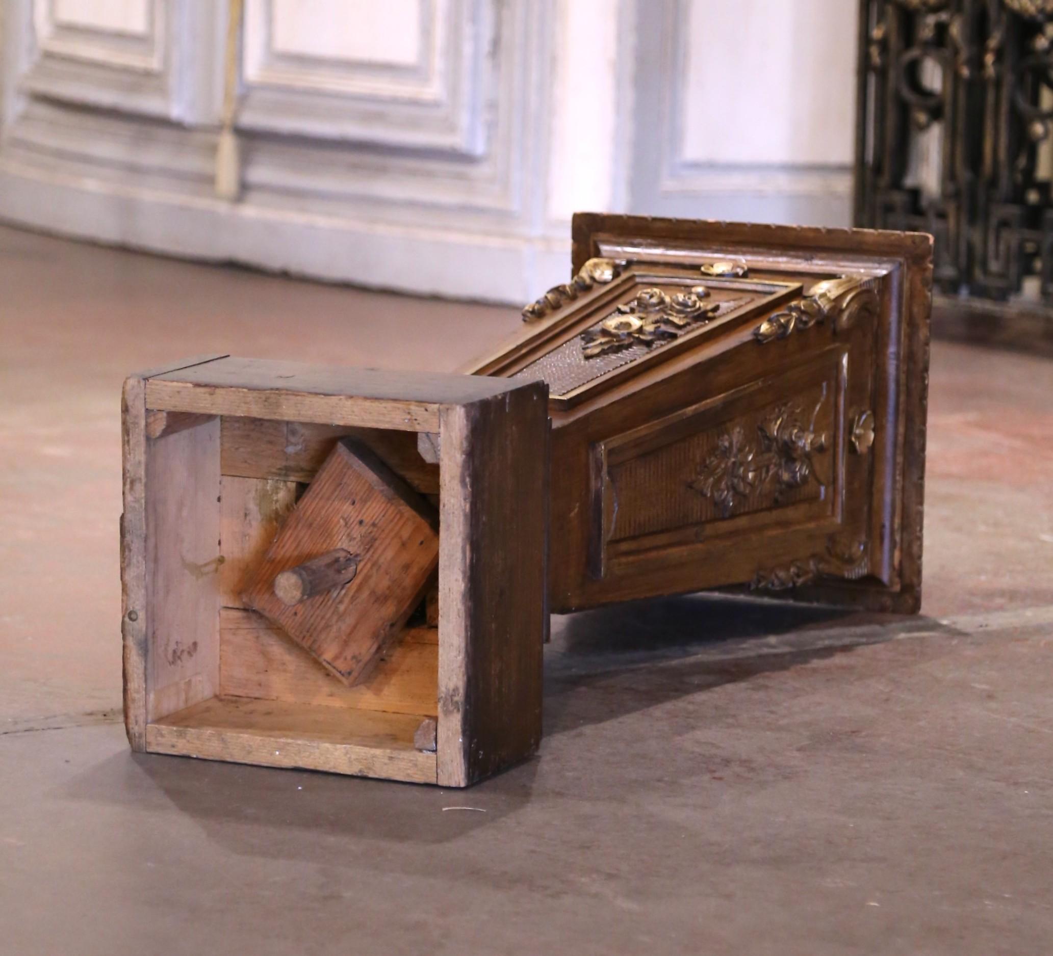 Début du 20e siècle, guéridon français en pin sculpté et partiellement doré en vente 1