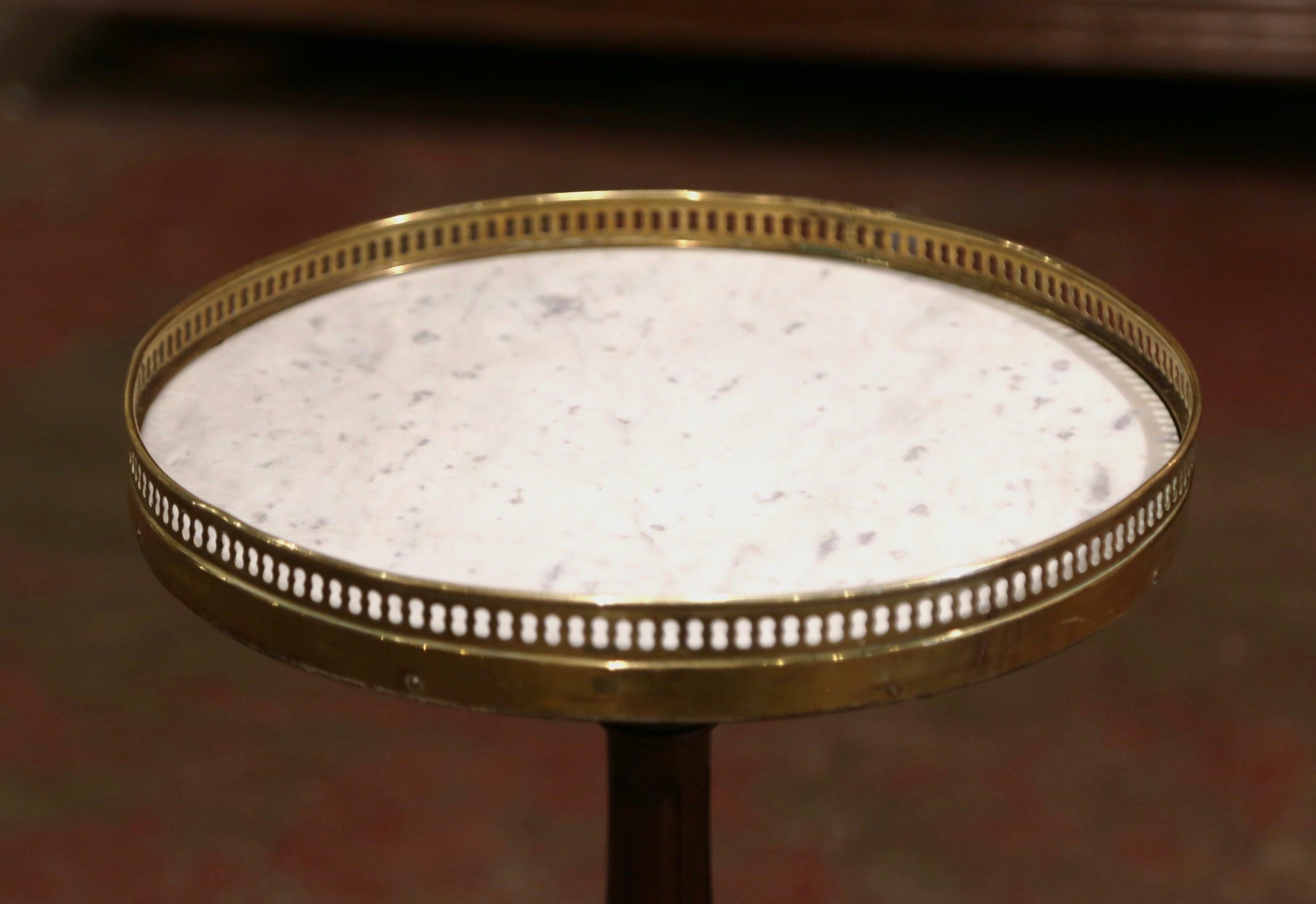 Early 20th Century French Carved Walnut and White Marble Side Pedestal Table In Excellent Condition In Dallas, TX